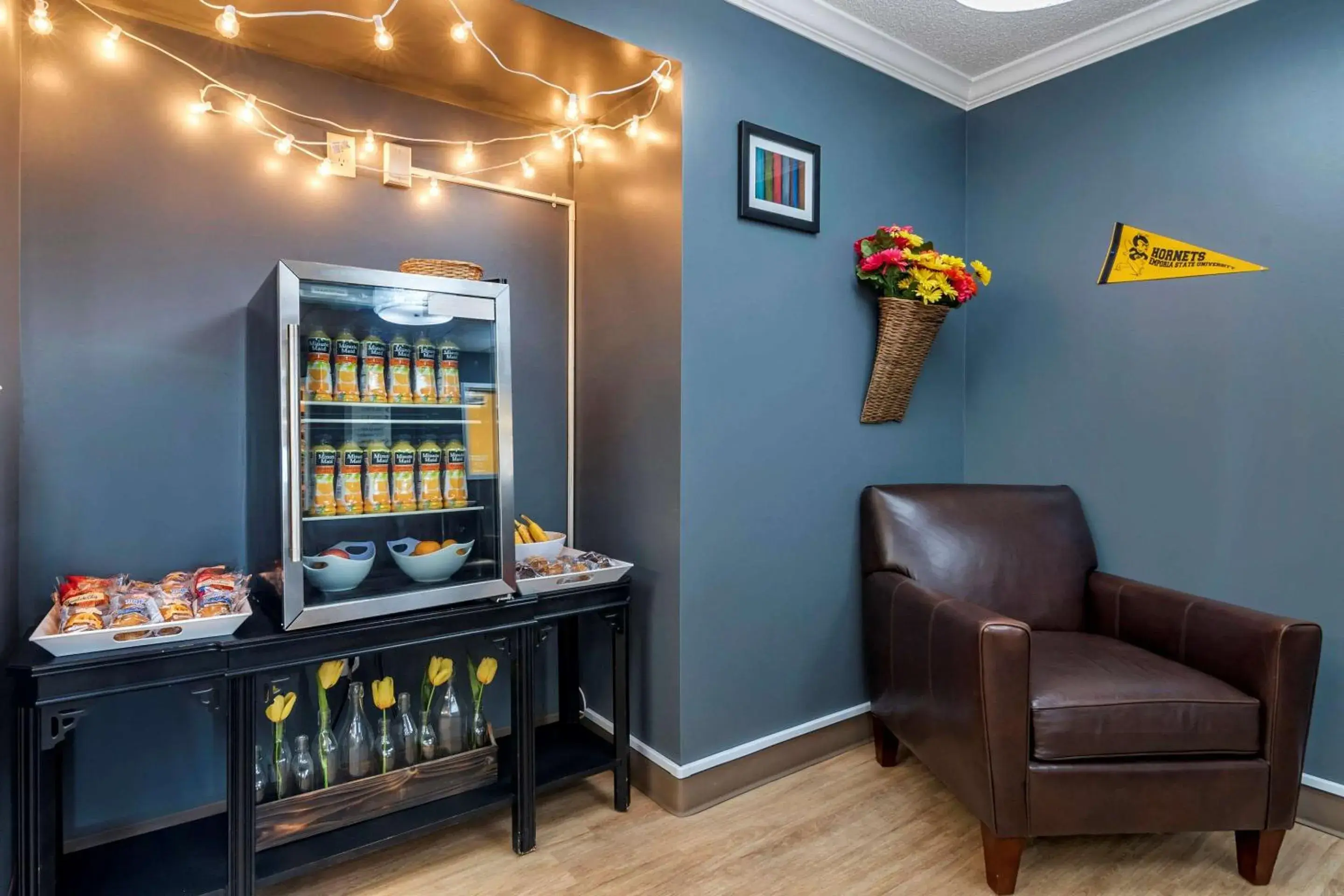 Restaurant/places to eat in MainStay Suites Emporia Restaurant/places to eat in MainStay Suites Emporia