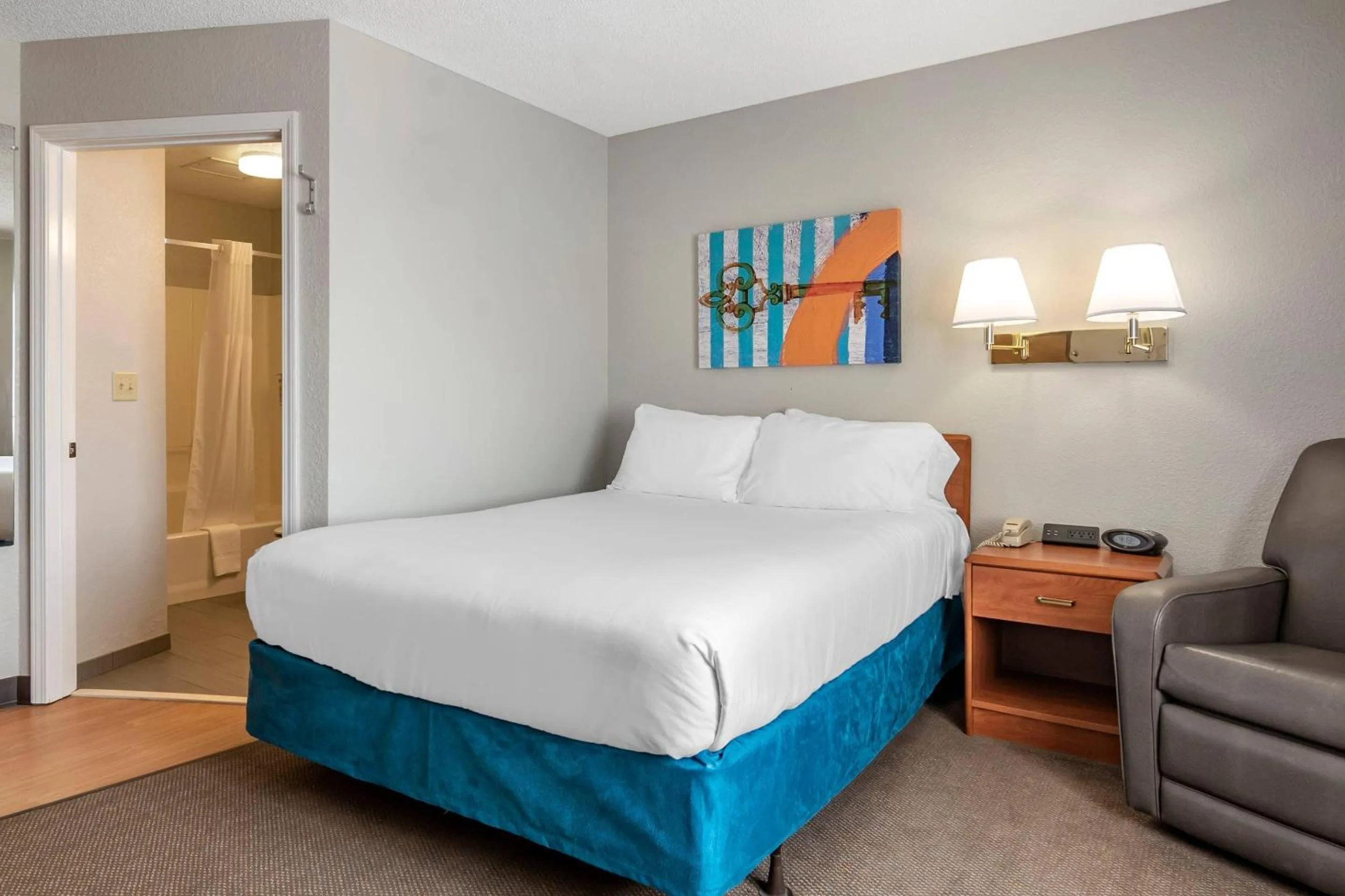 Bedroom, Bed in MainStay Suites Emporia