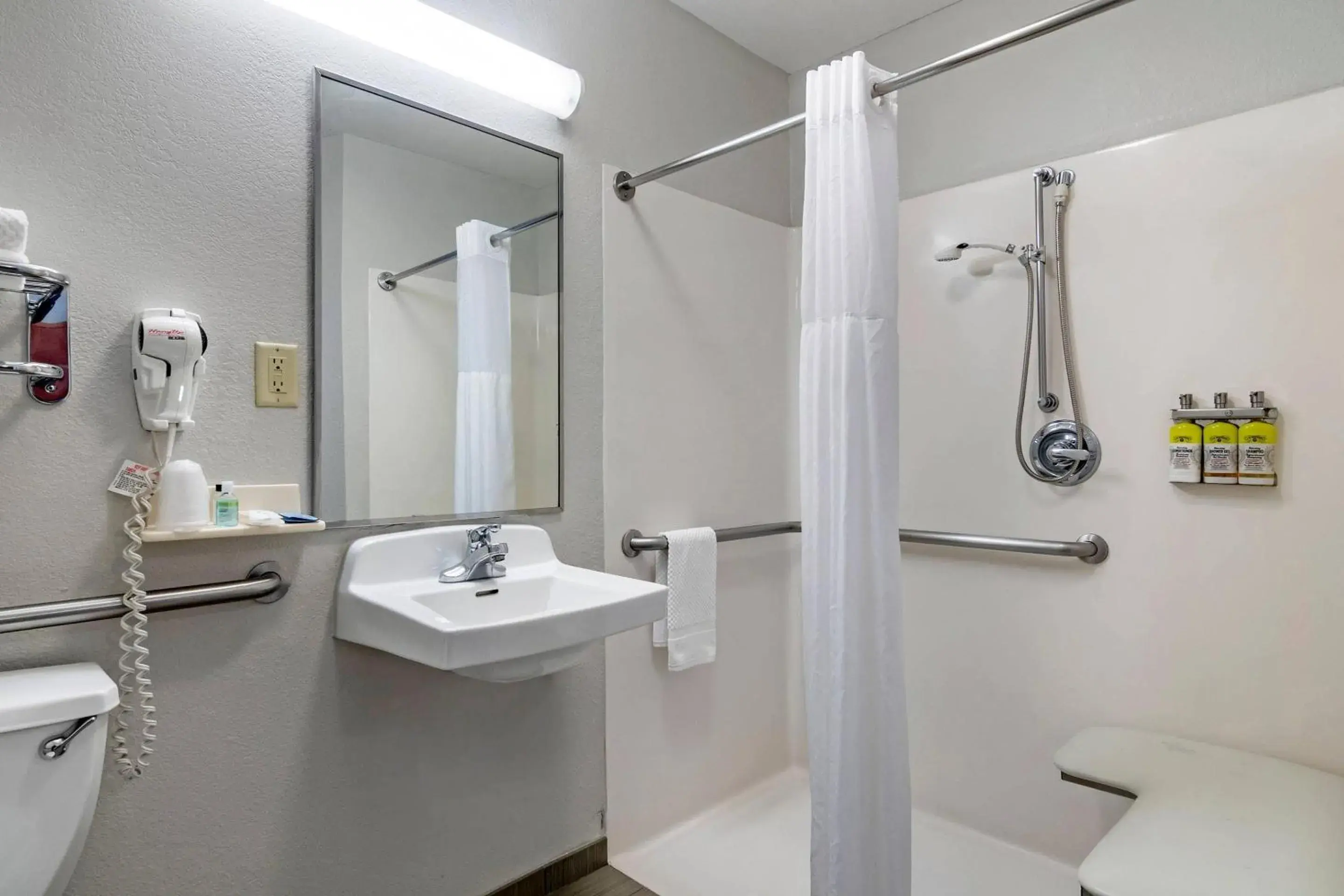 Bedroom in MainStay Suites Emporia Bedroom in MainStay Suites Emporia