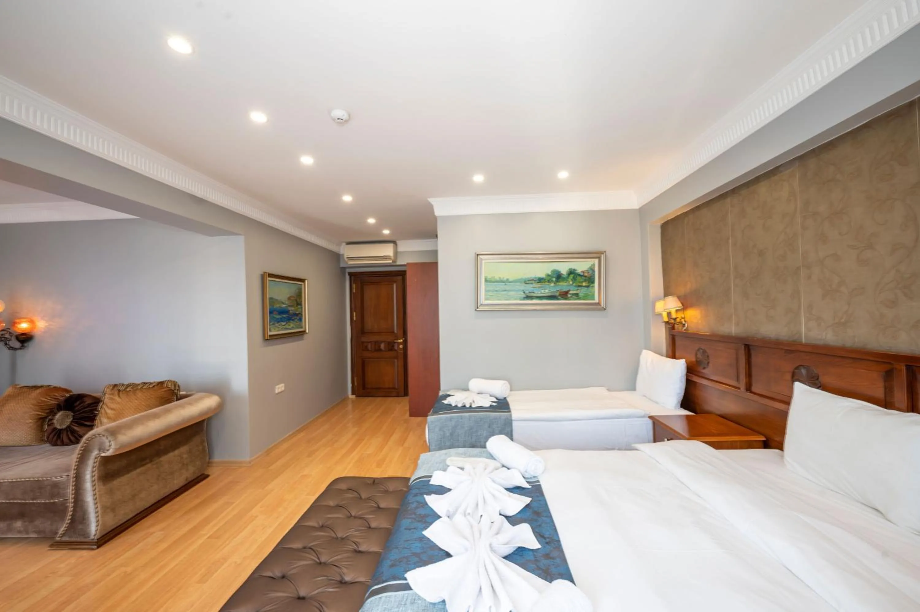 Photo of the whole room, Bed in Valdivia Hotel