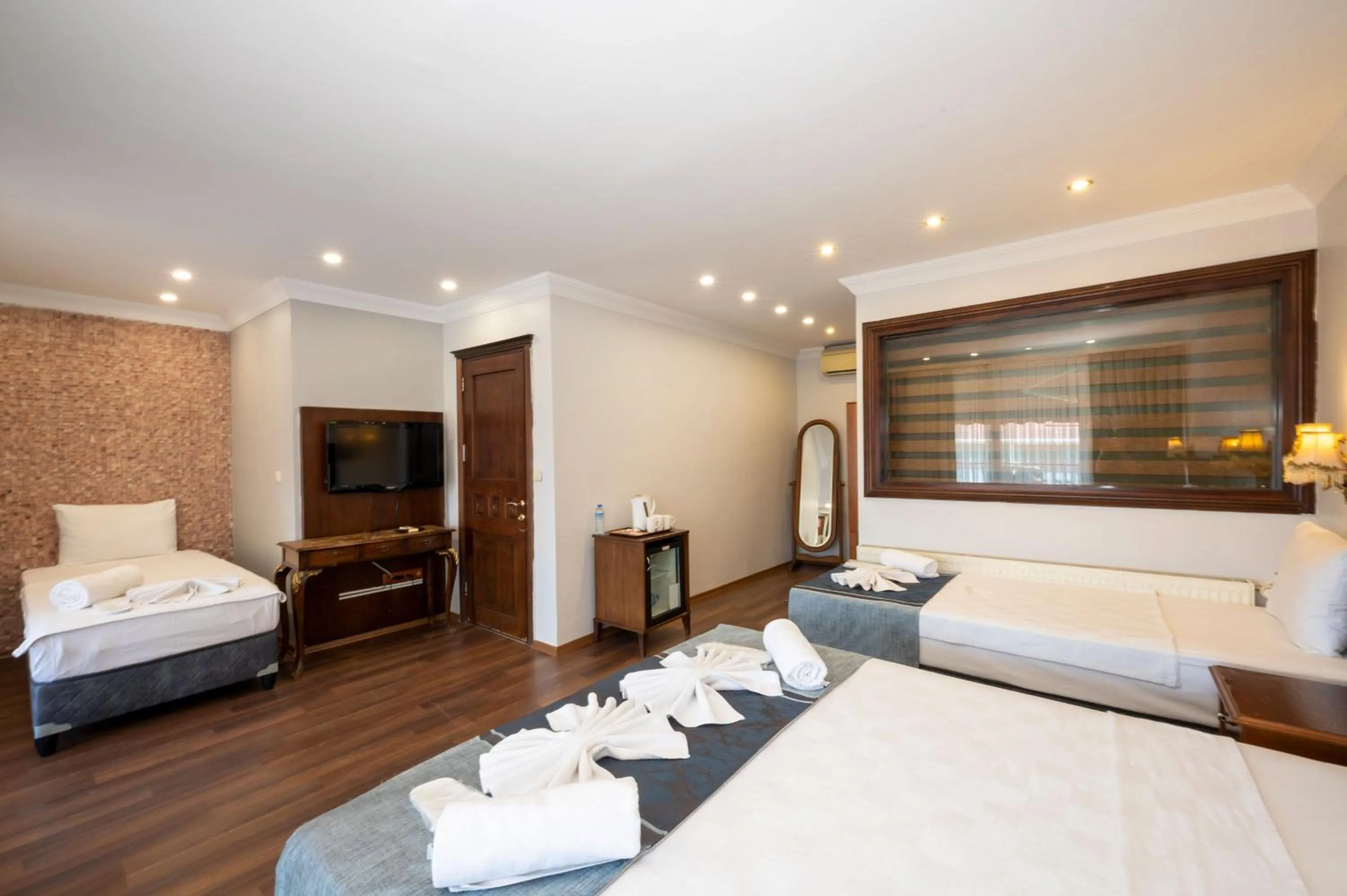 Photo of the whole room, Bed in Valdivia Hotel