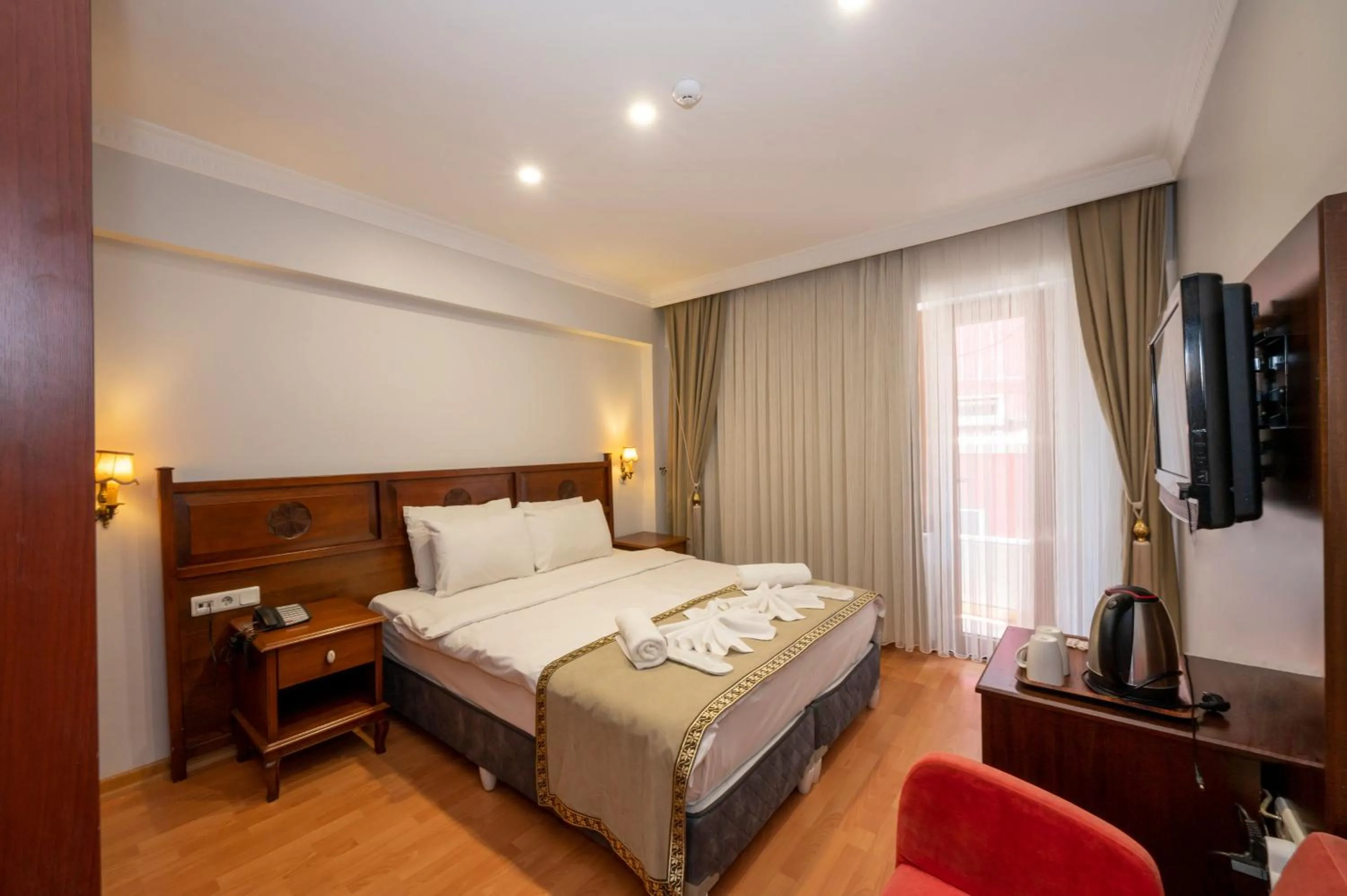 Communal lounge/ TV room, Bed in Valdivia Hotel