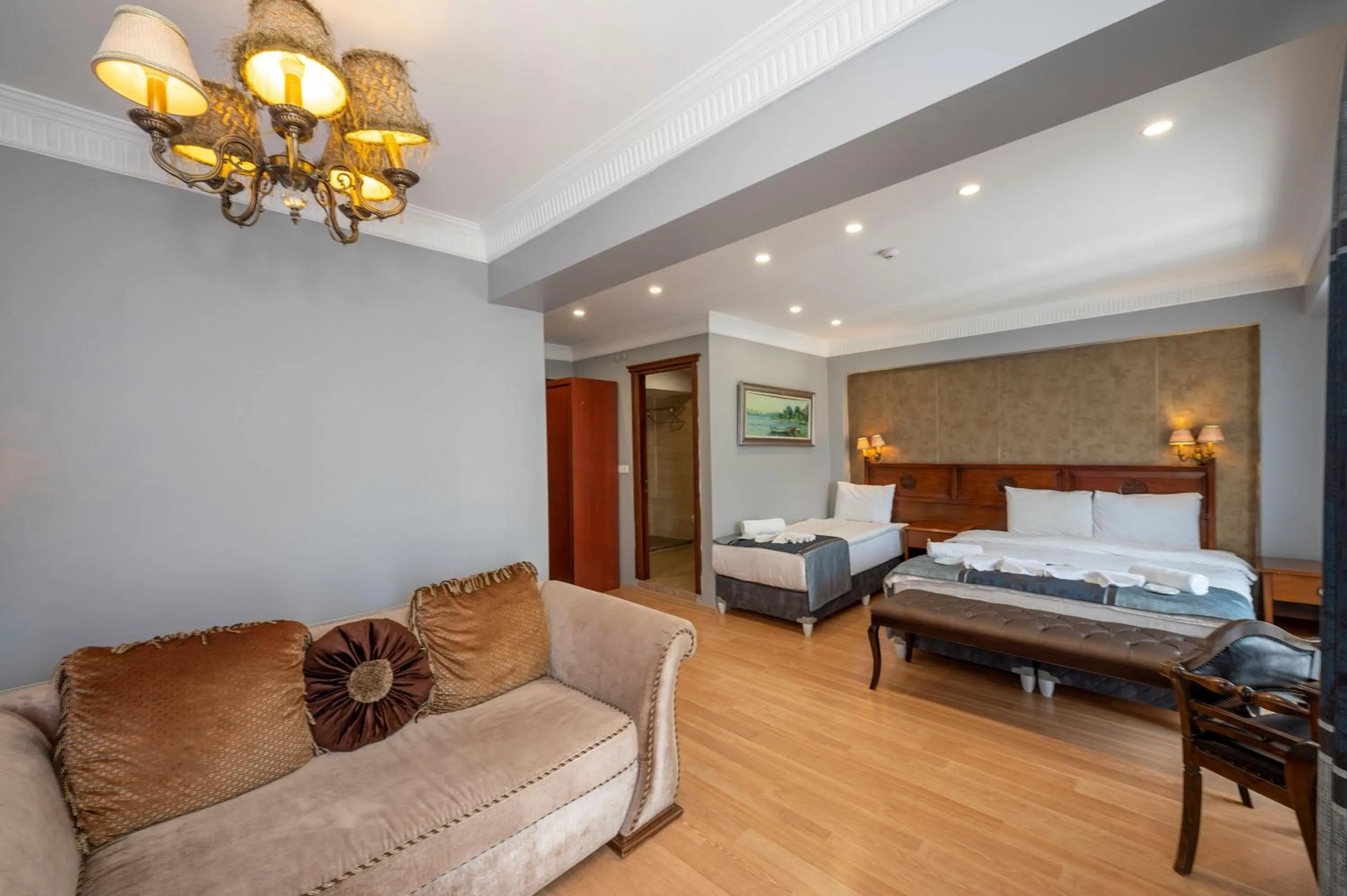 Photo of the whole room, Bed in Valdivia Hotel