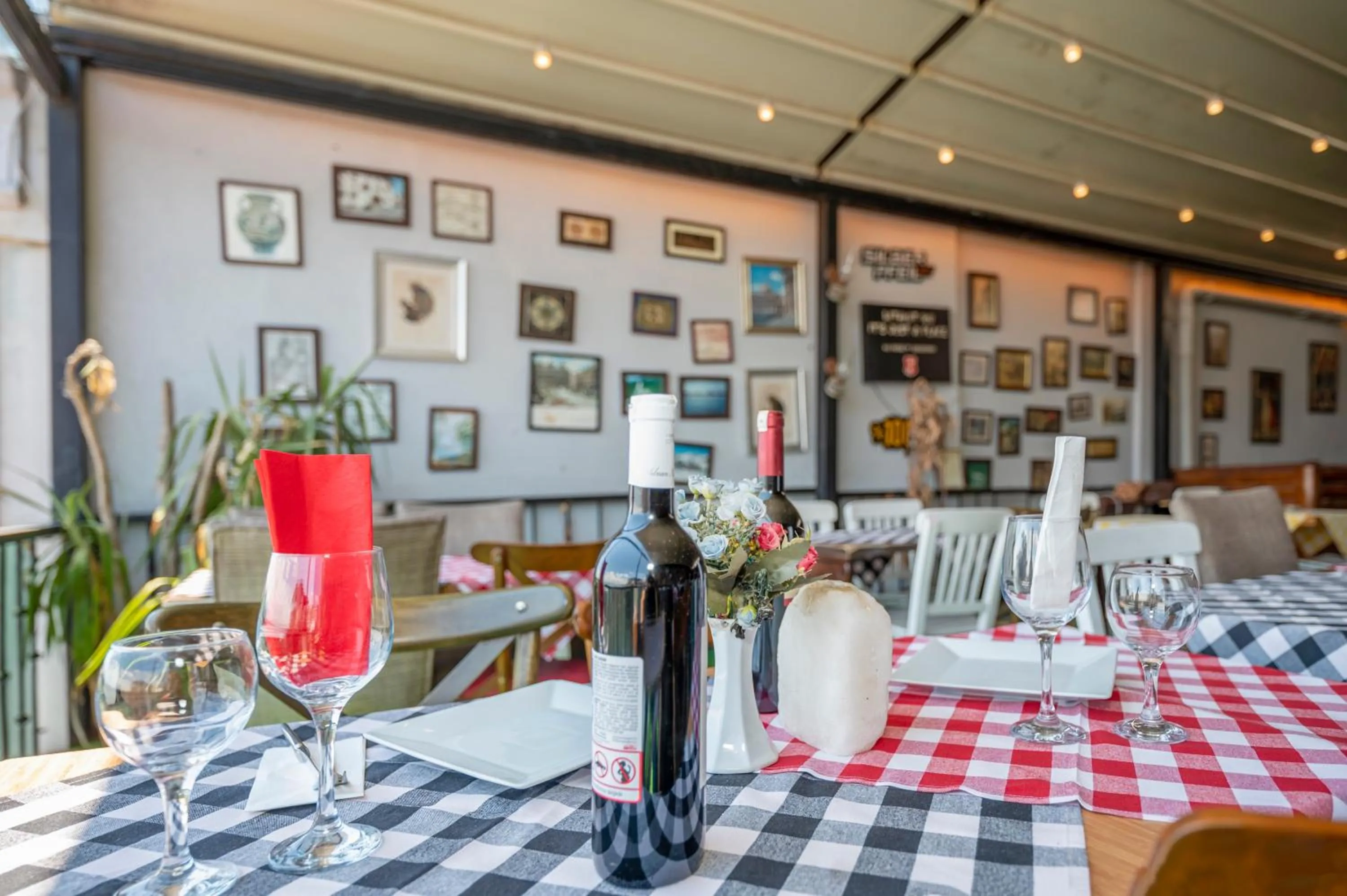 Restaurant/places to eat in Valdivia Hotel