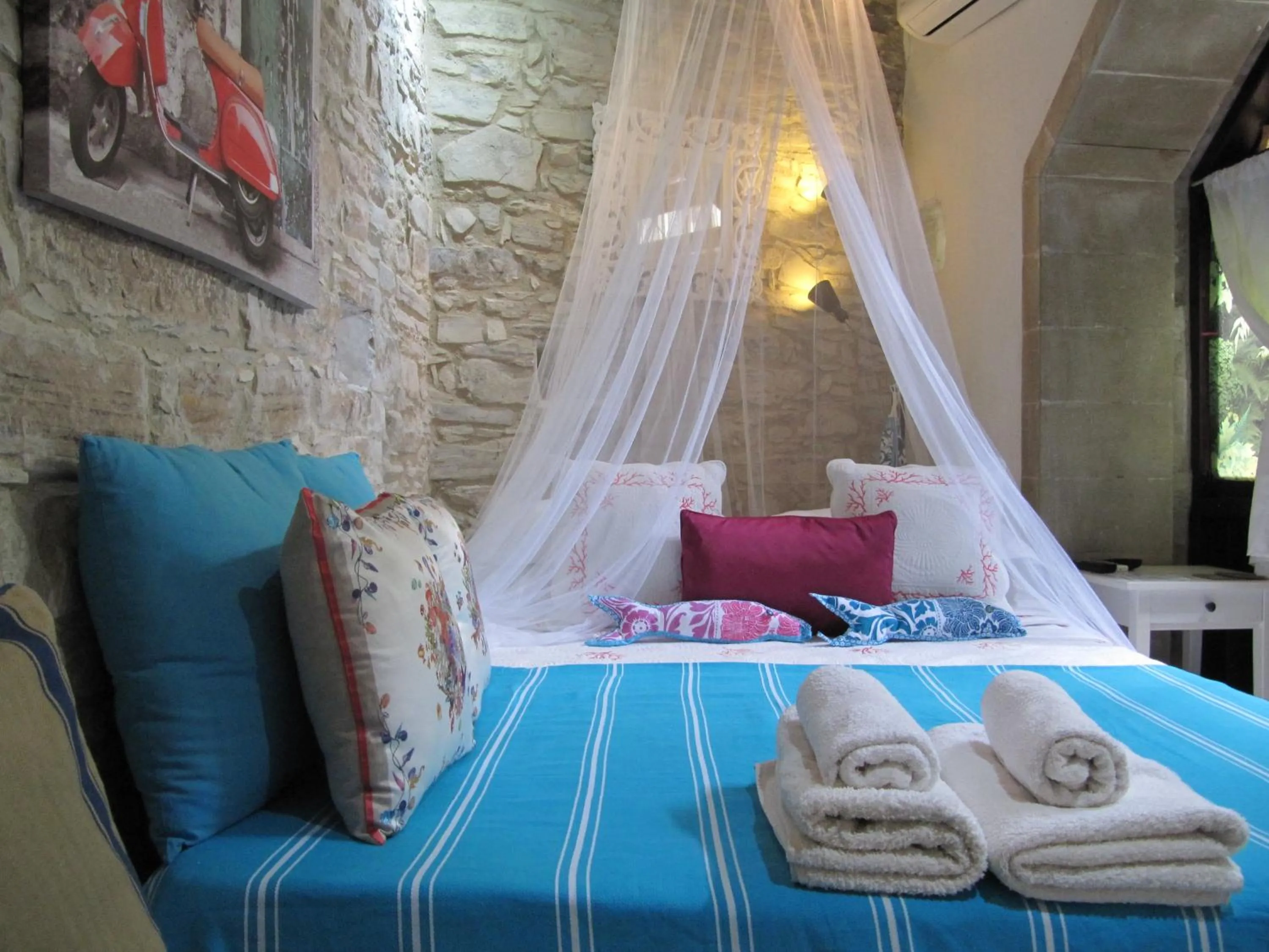 Bed in Stratos ArtDeco House