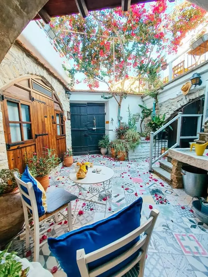 Patio in Stratos ArtDeco House