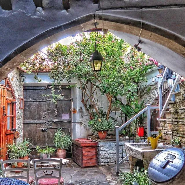 Inner courtyard view in Stratos ArtDeco House
