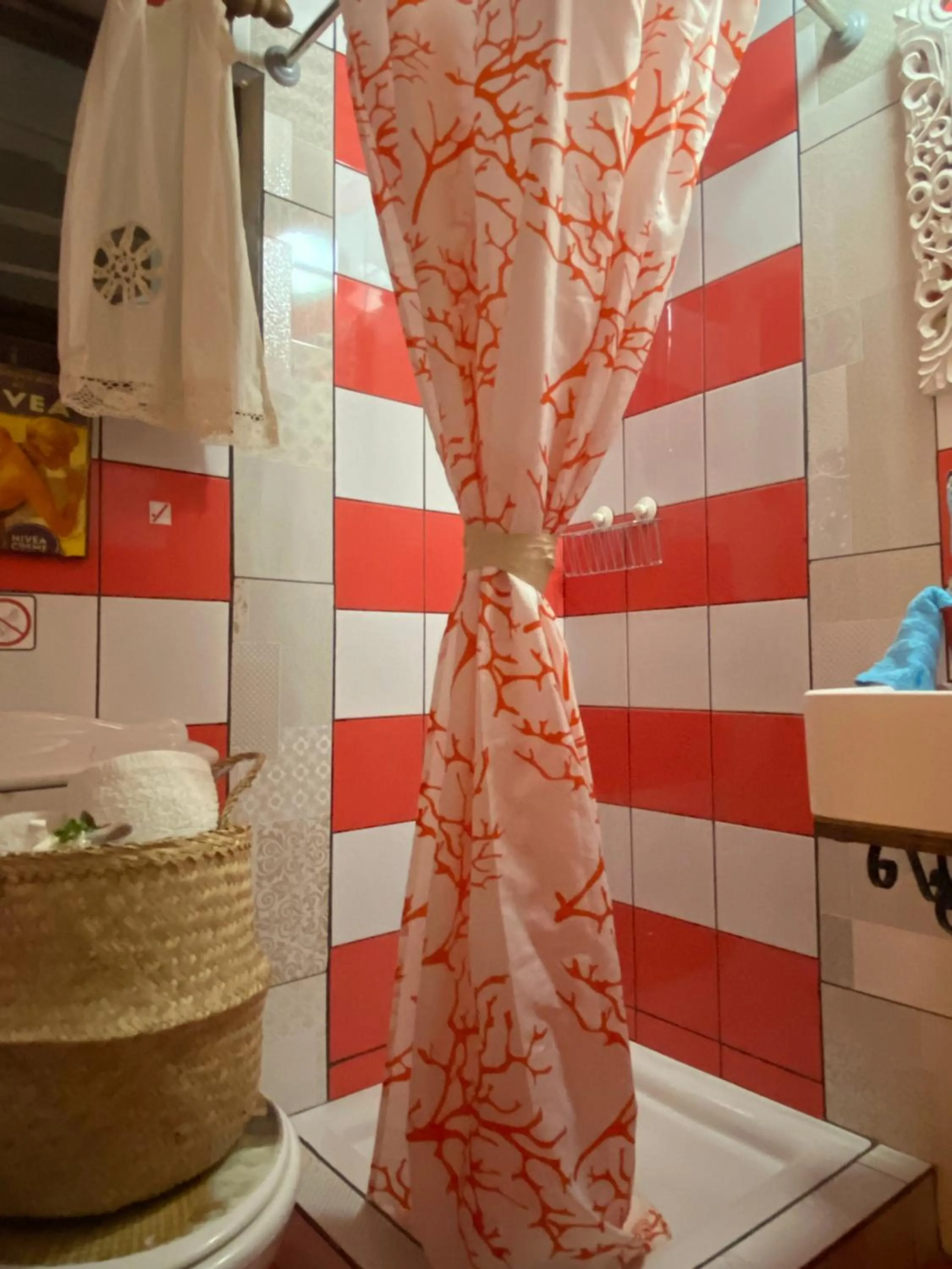 Shower in Stratos ArtDeco House
