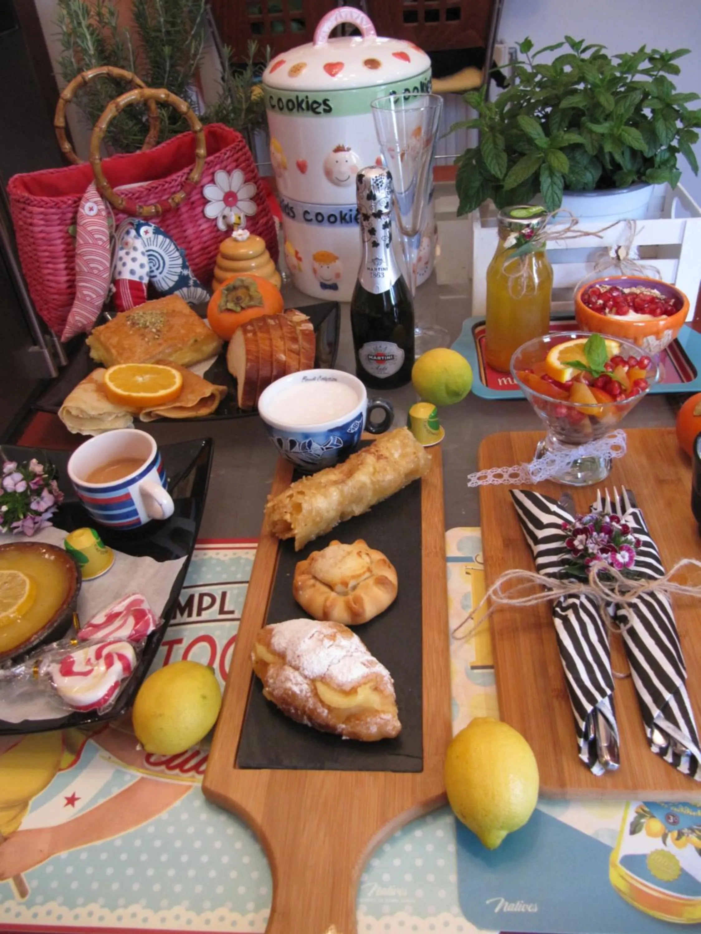 Breakfast in Stratos ArtDeco House