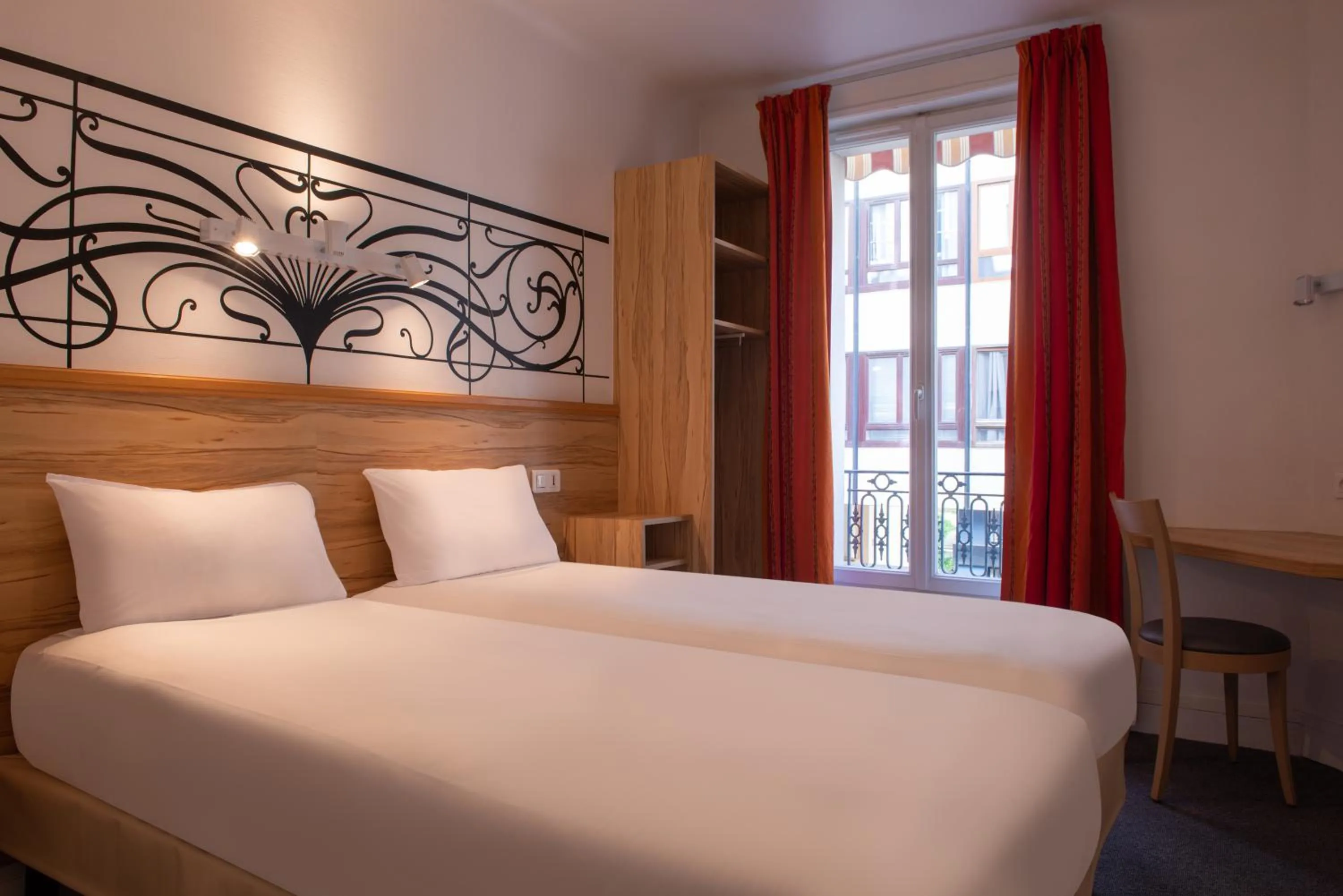 Bed in Au Pacific Hotel