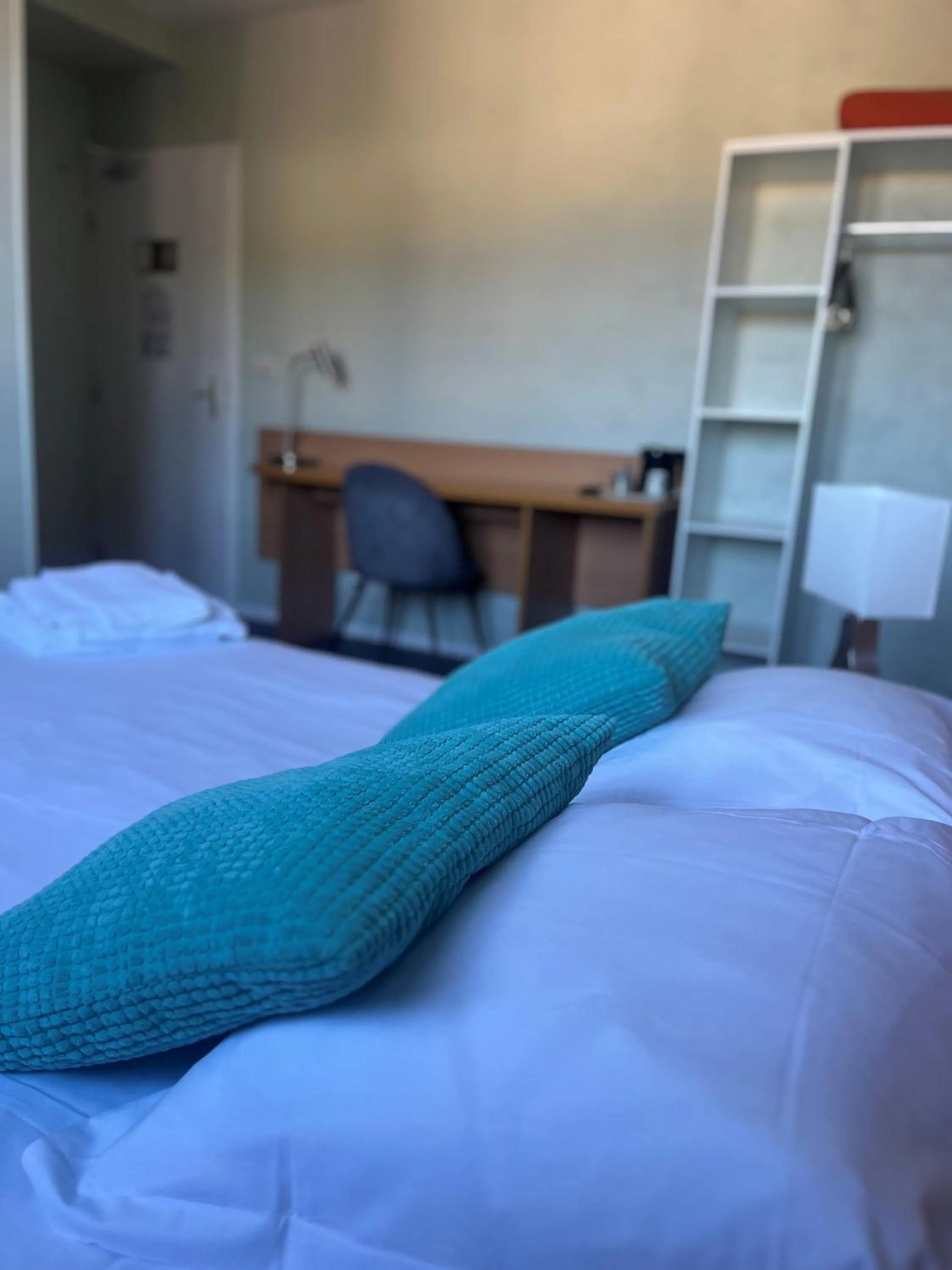 Bed in Hôtel de Bretagne - anciennement Queen Serenity Hotel