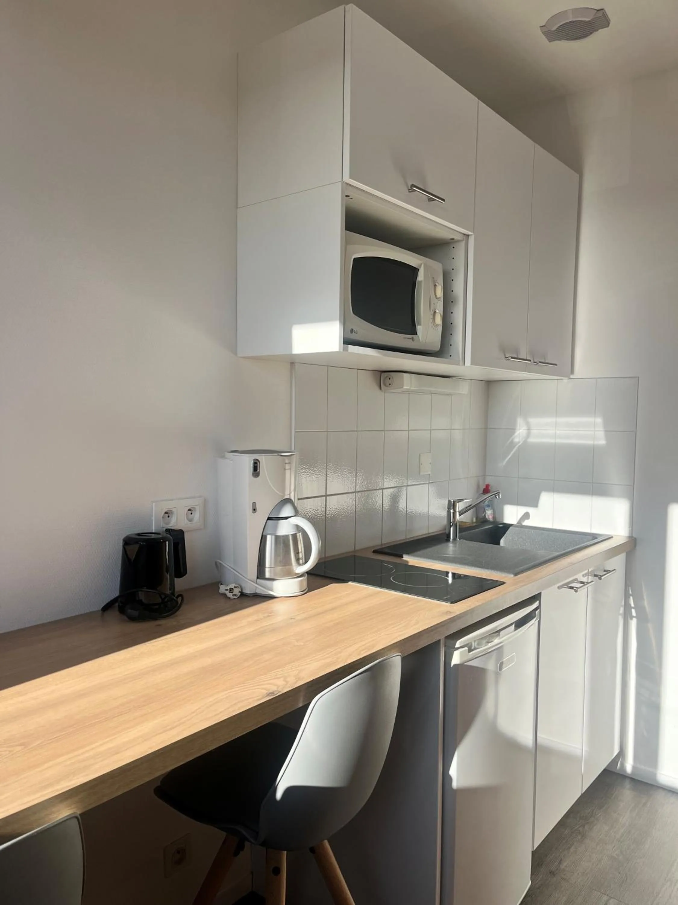 Kitchen or kitchenette in Hôtel de Bretagne