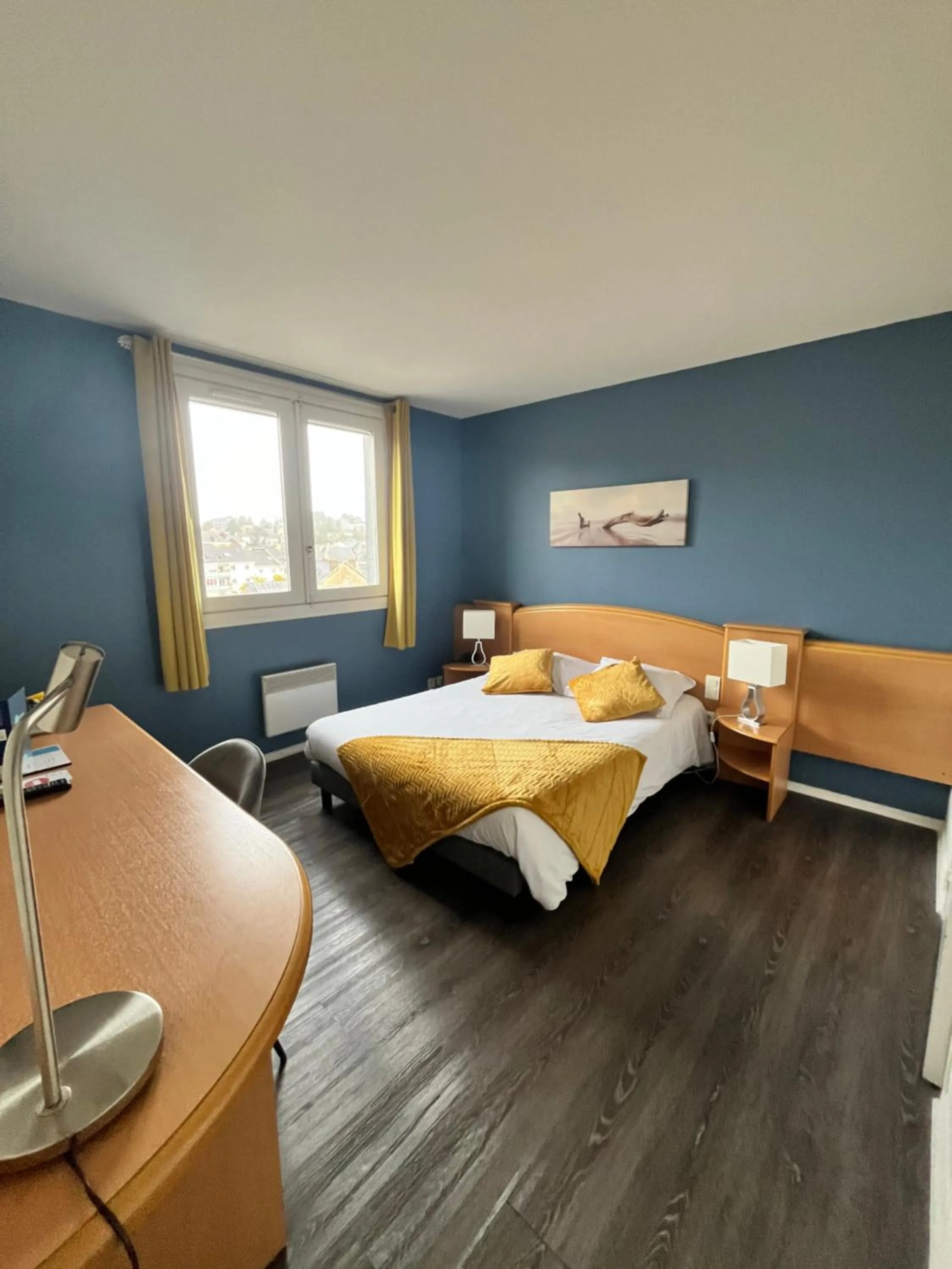 Photo of the whole room, Bed in Hôtel de Bretagne