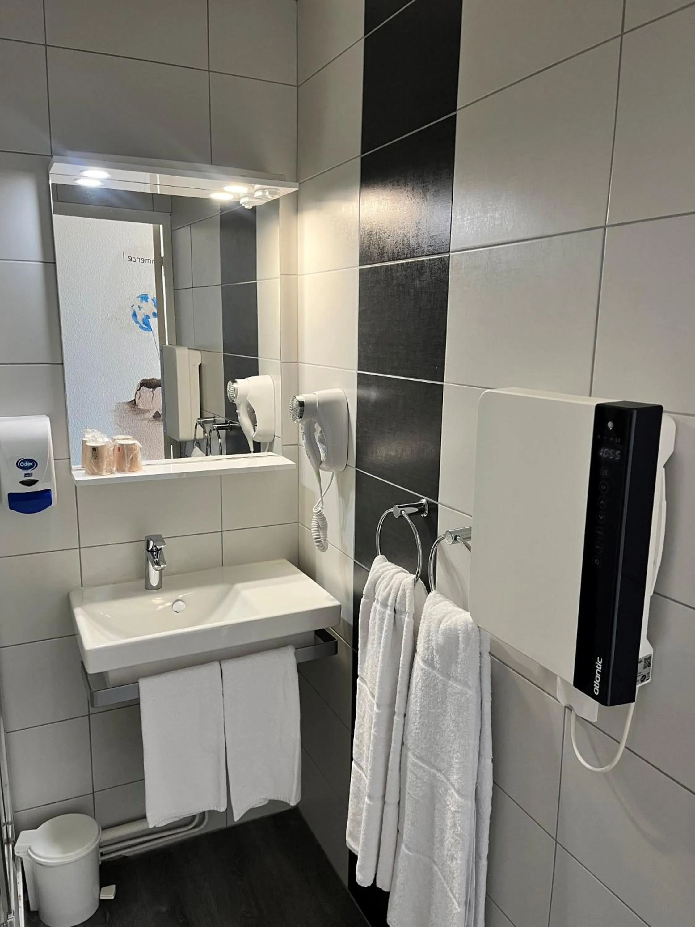 Hôtel de Bretagne - anciennement Queen Serenity Hotel