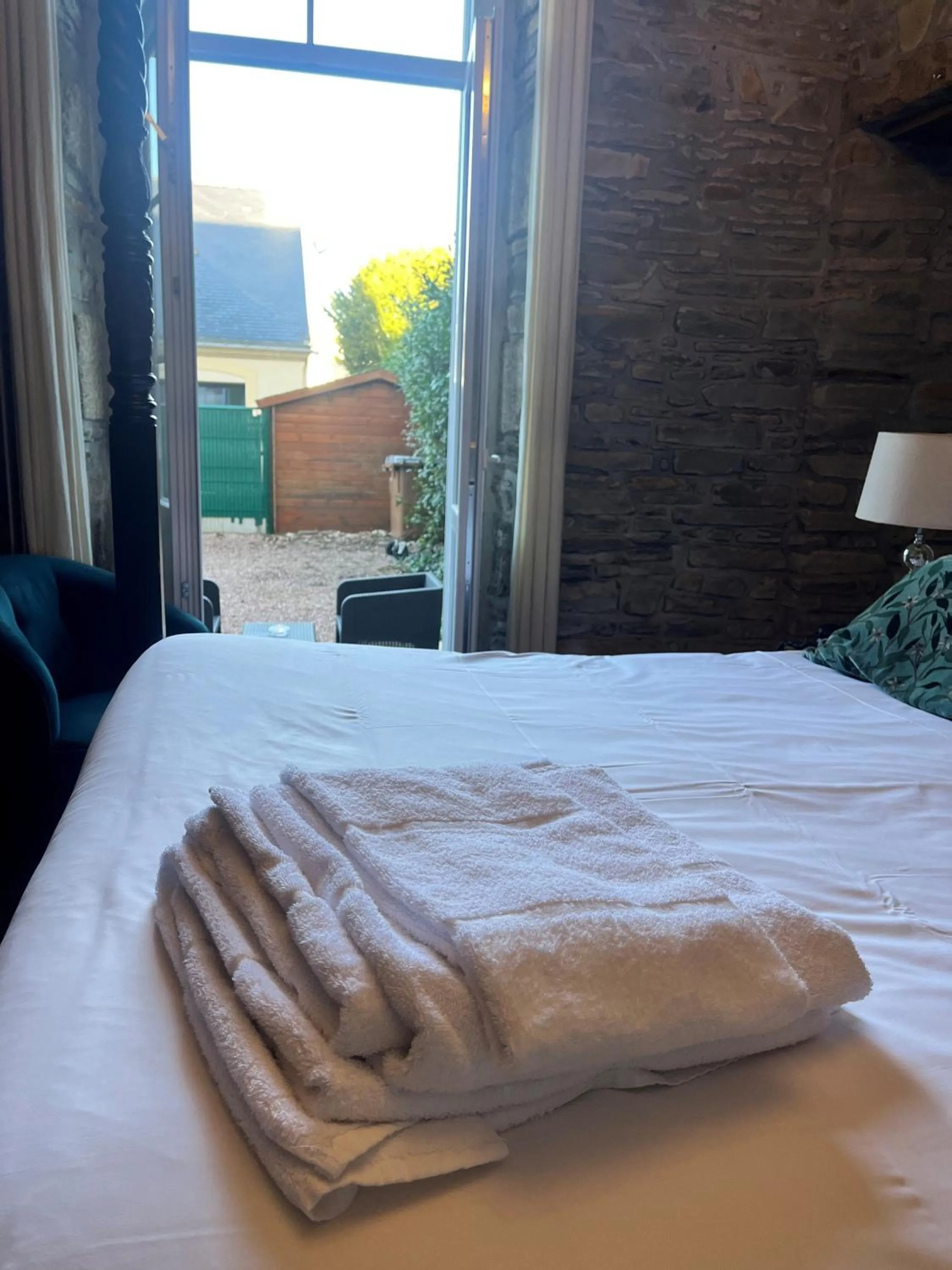 Bed in Hôtel de Bretagne - anciennement Queen Serenity Hotel