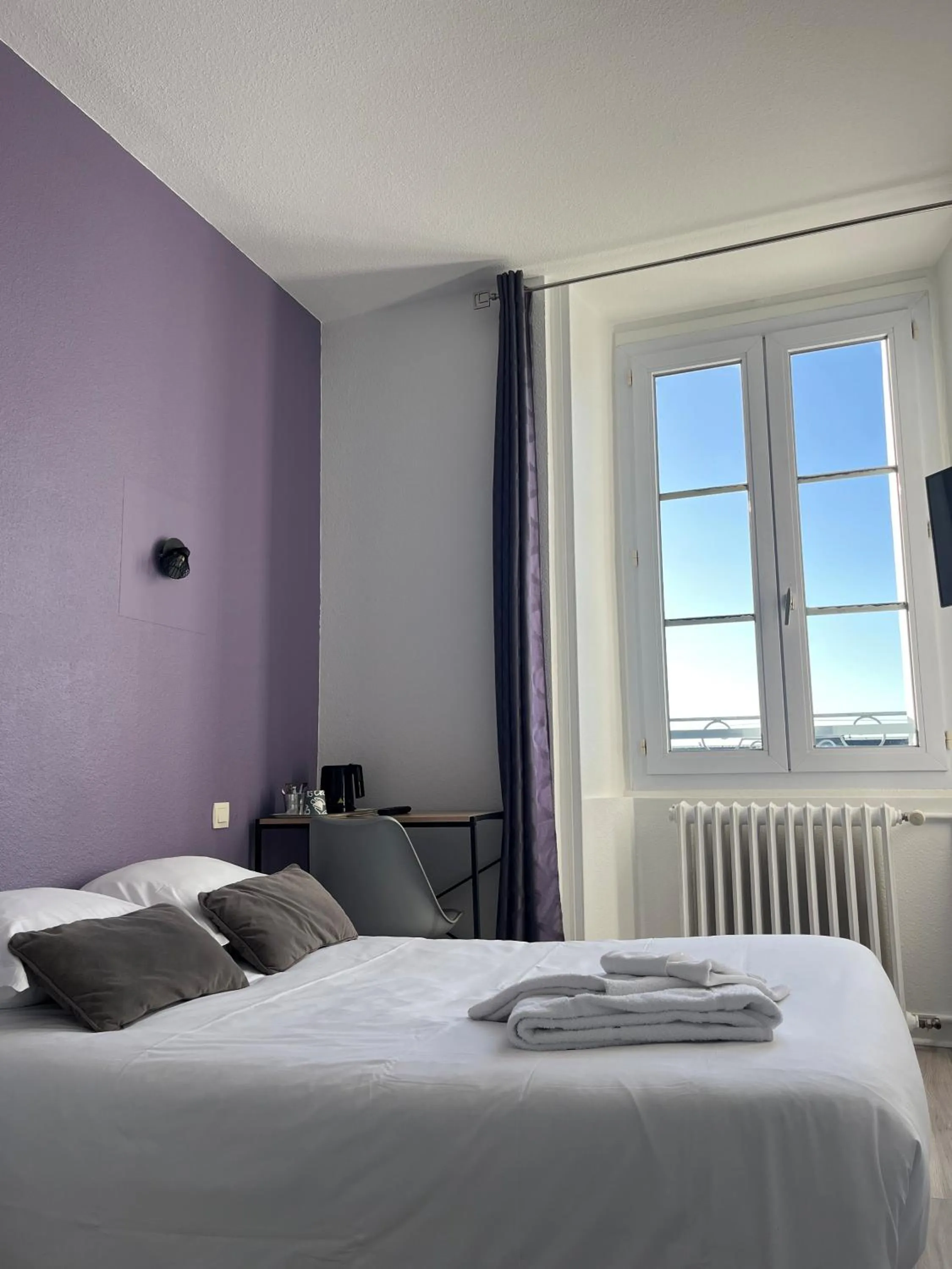 Bed in Hôtel de Bretagne