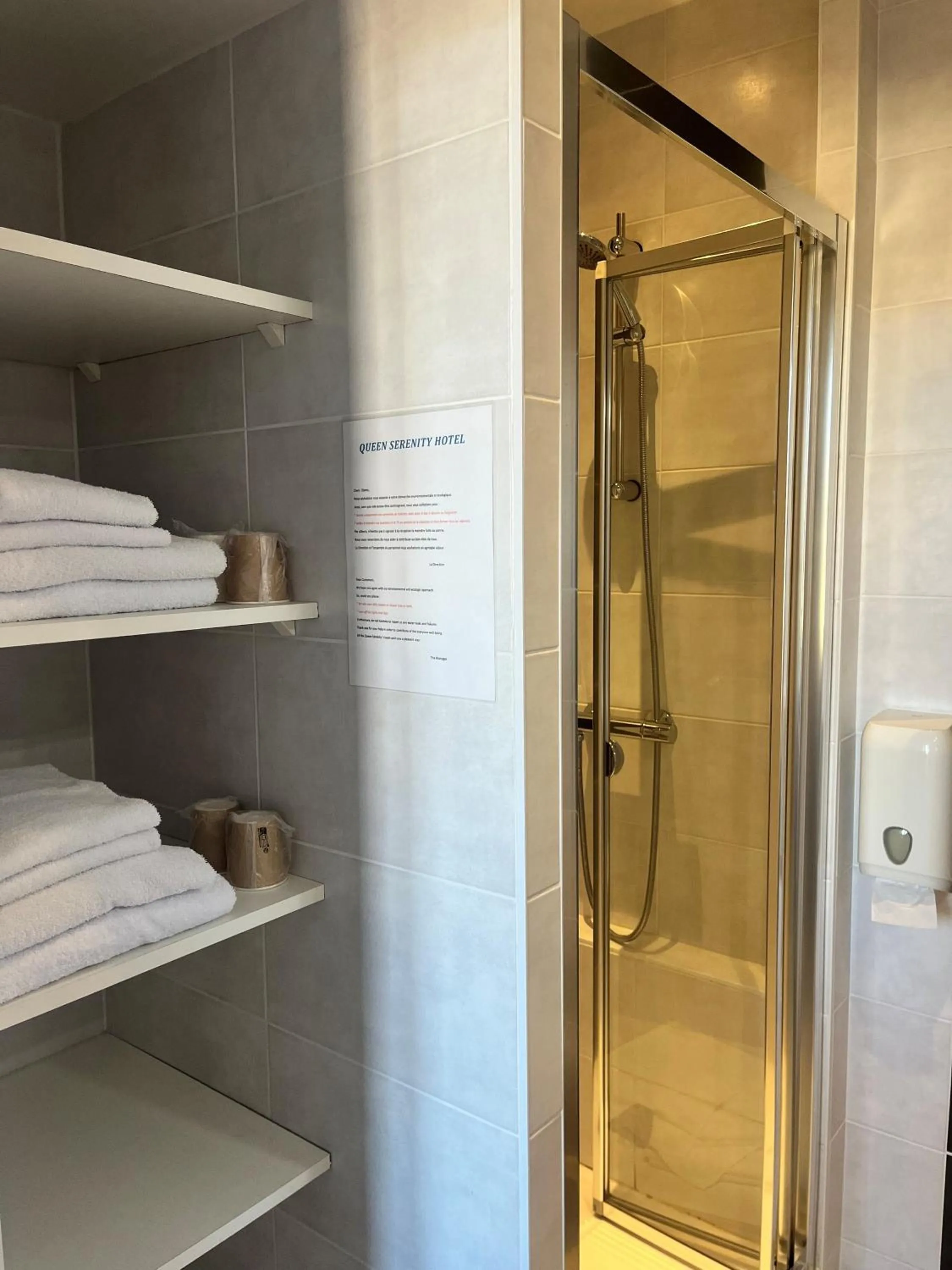 Hôtel de Bretagne - anciennement Queen Serenity Hotel