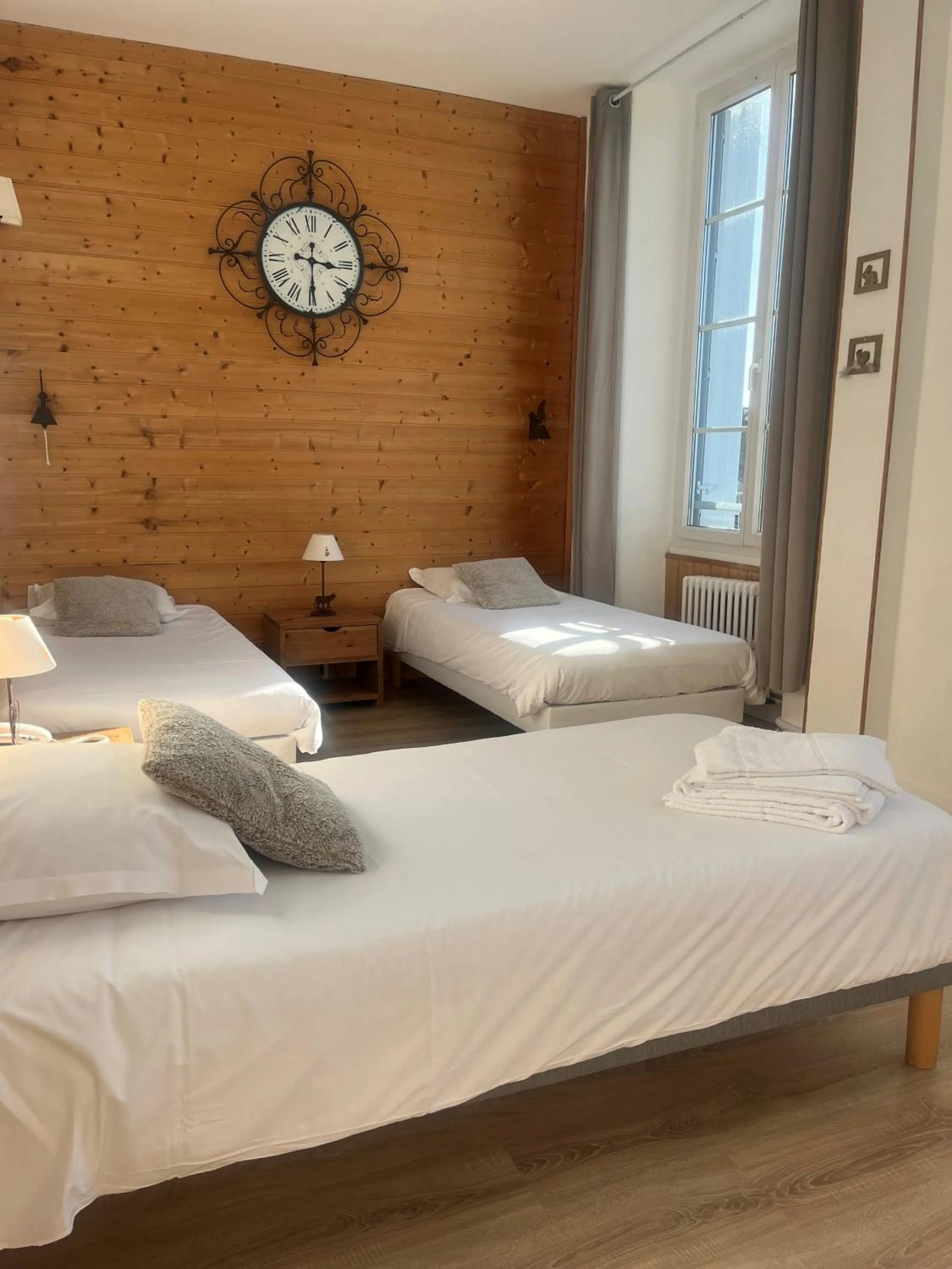 Bed in Hôtel de Bretagne