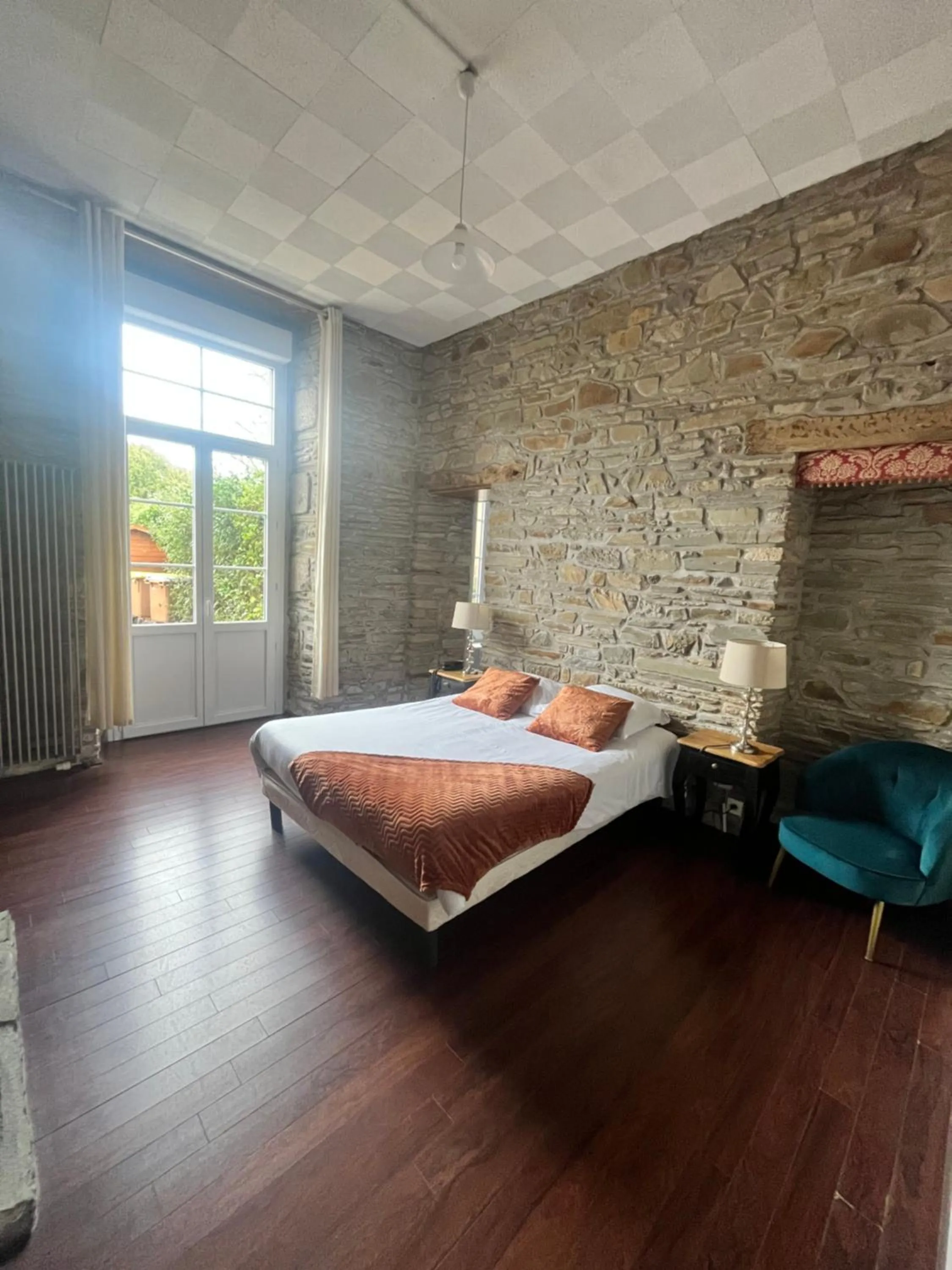 Photo of the whole room, Bed in Hôtel de Bretagne