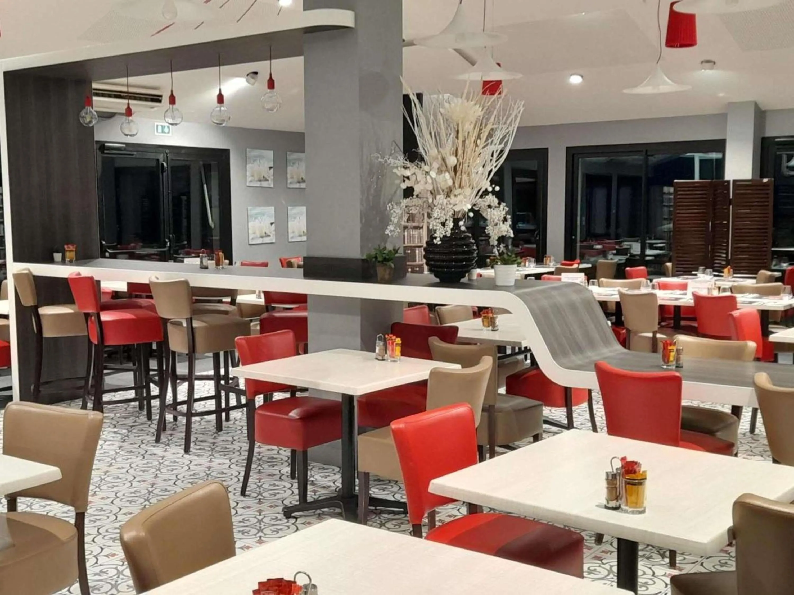 Restaurant/places to eat in ibis Styles Segre