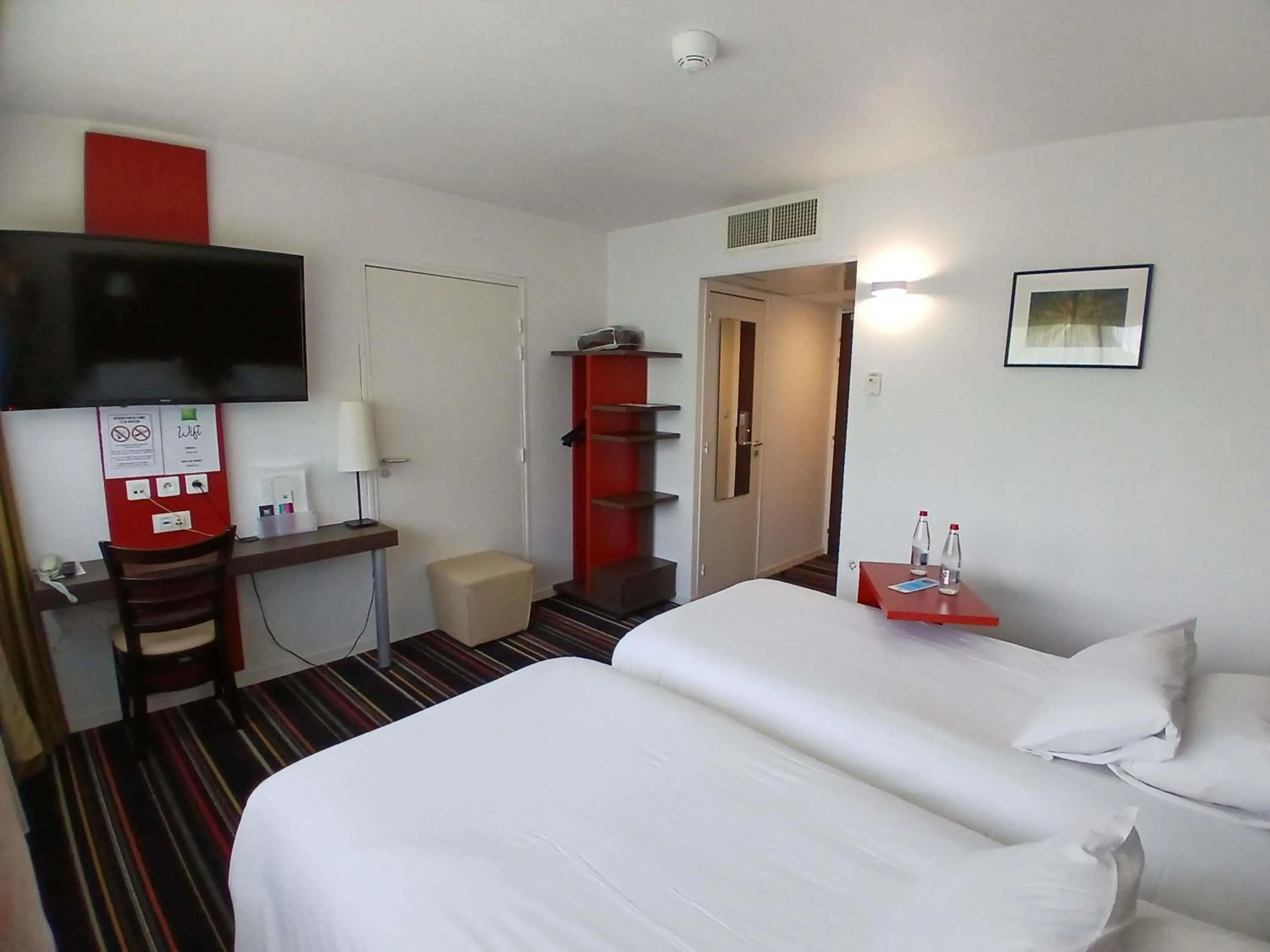 Bedroom, Bed in ibis Styles Segre