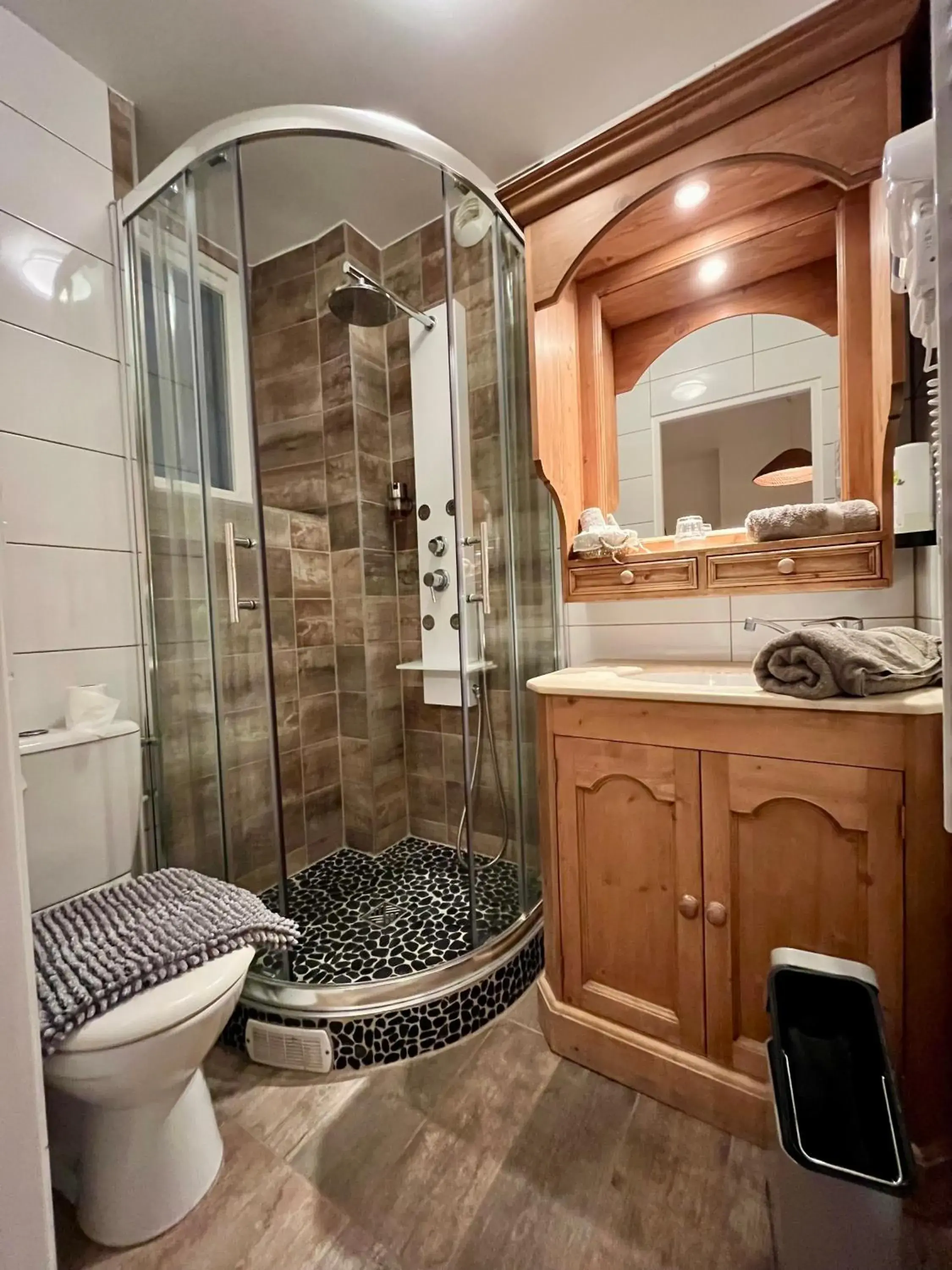 Bathroom in Hôtel De La Chapelle