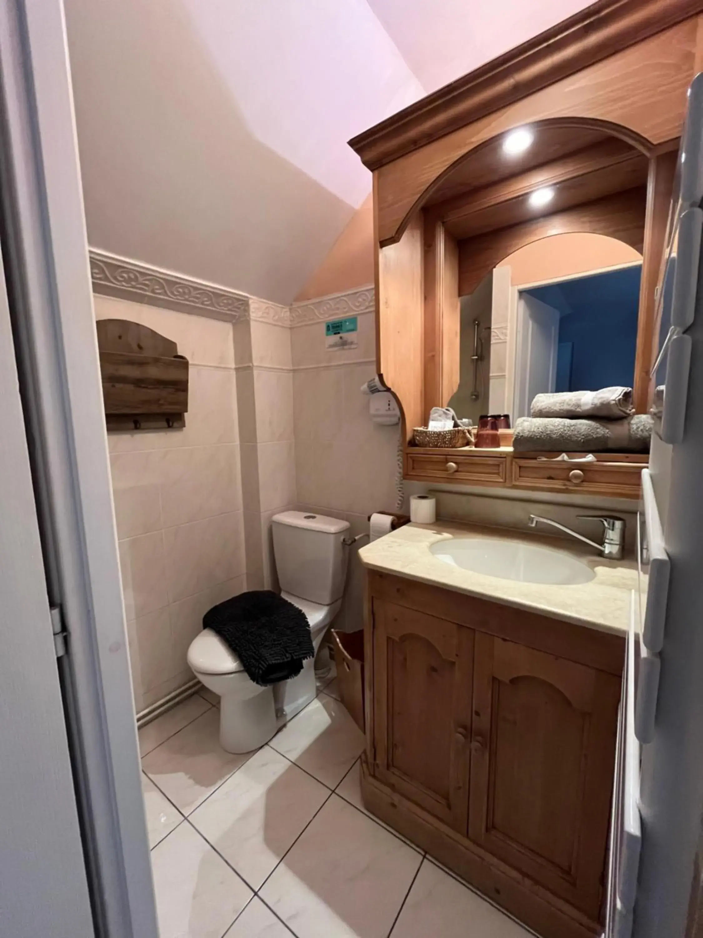 Bathroom in Hôtel De La Chapelle