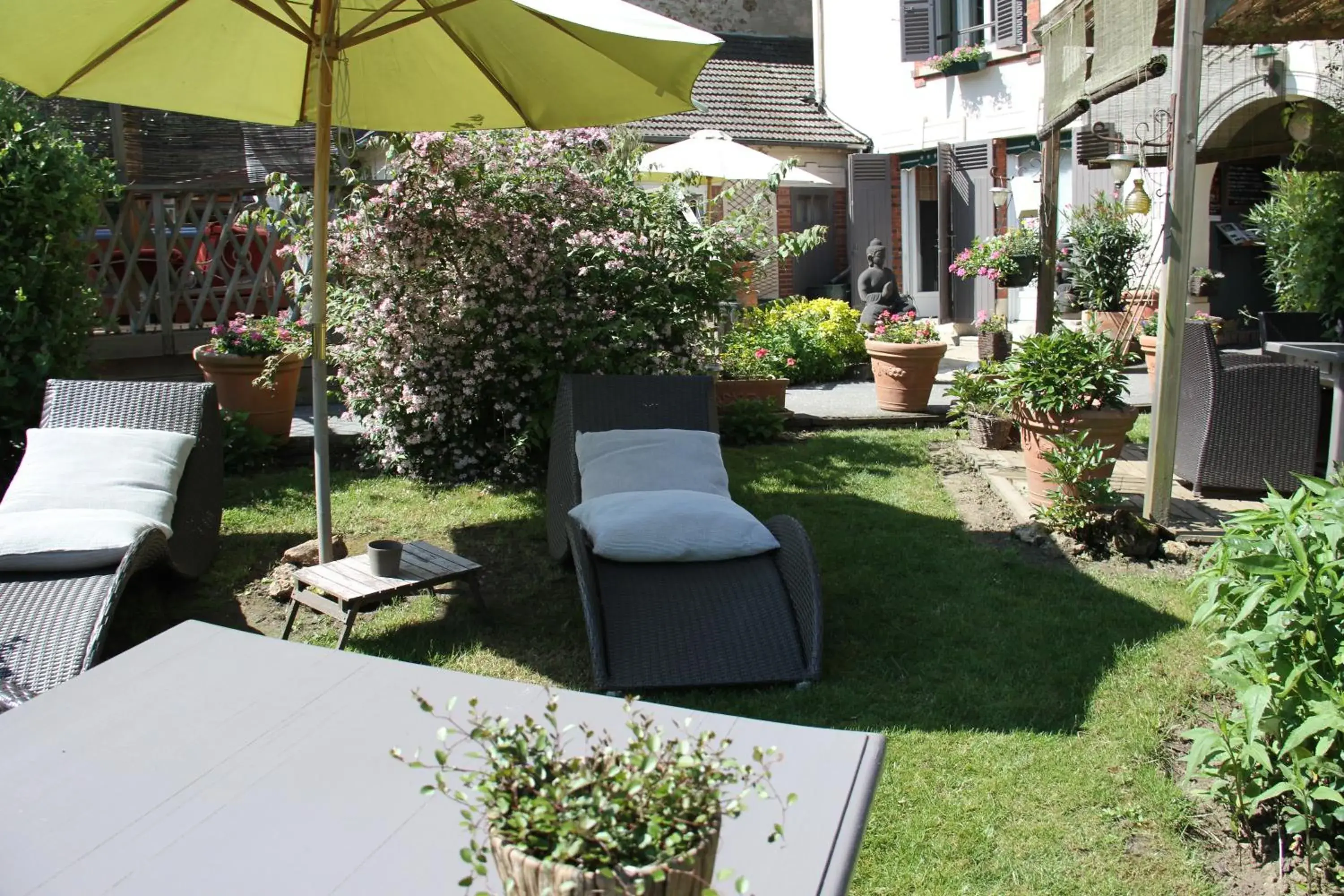 Garden in Hôtel De La Chapelle