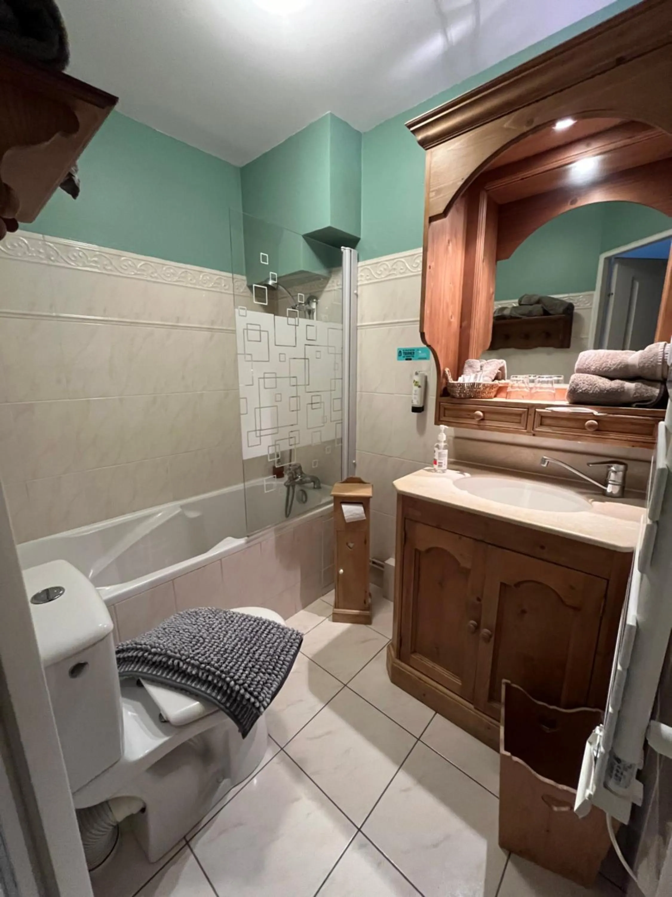 Bathroom in Logis Hôtel De La Chapelle