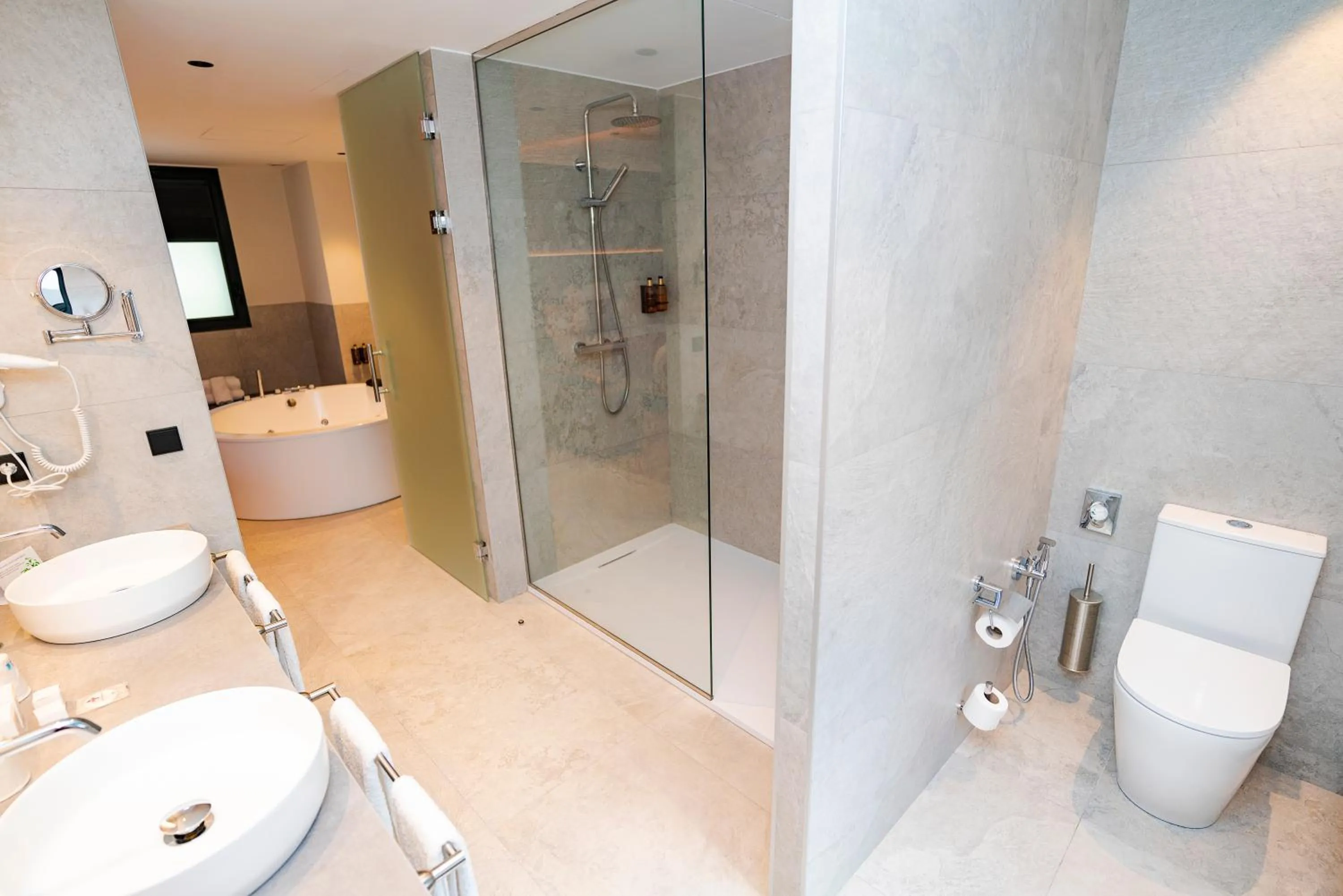 Shower in Hotel Spa Termes Carlemany