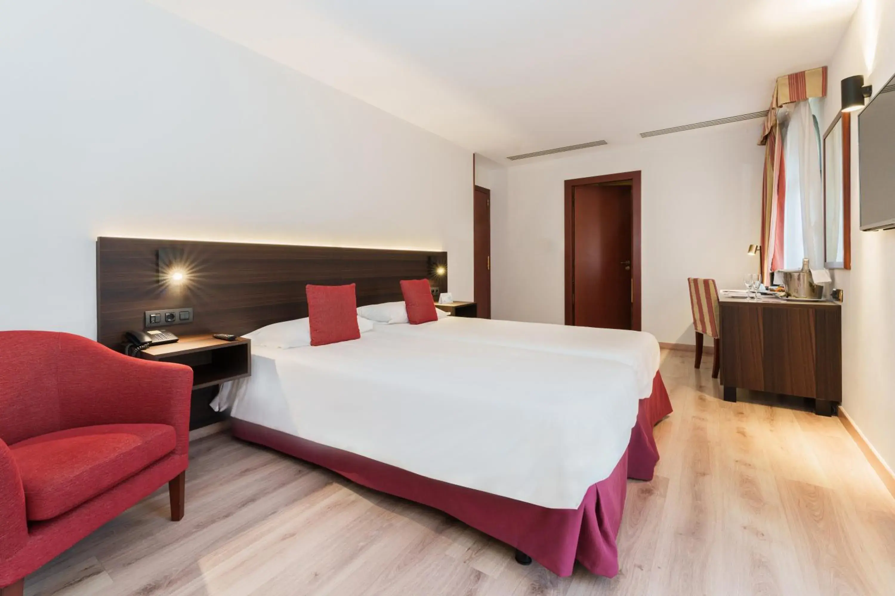 Bedroom, Bed in Hotel Spa Termes Carlemany Bedroom, Bed in Hotel Spa Termes Carlemany