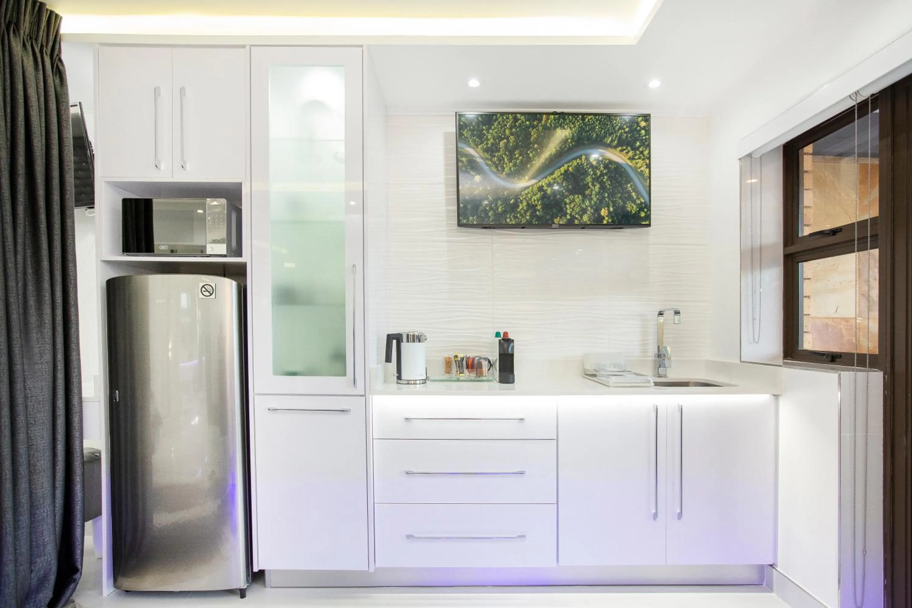 Kitchen or kitchenette in Wilderness Waters Boutique Suites - Adults Only