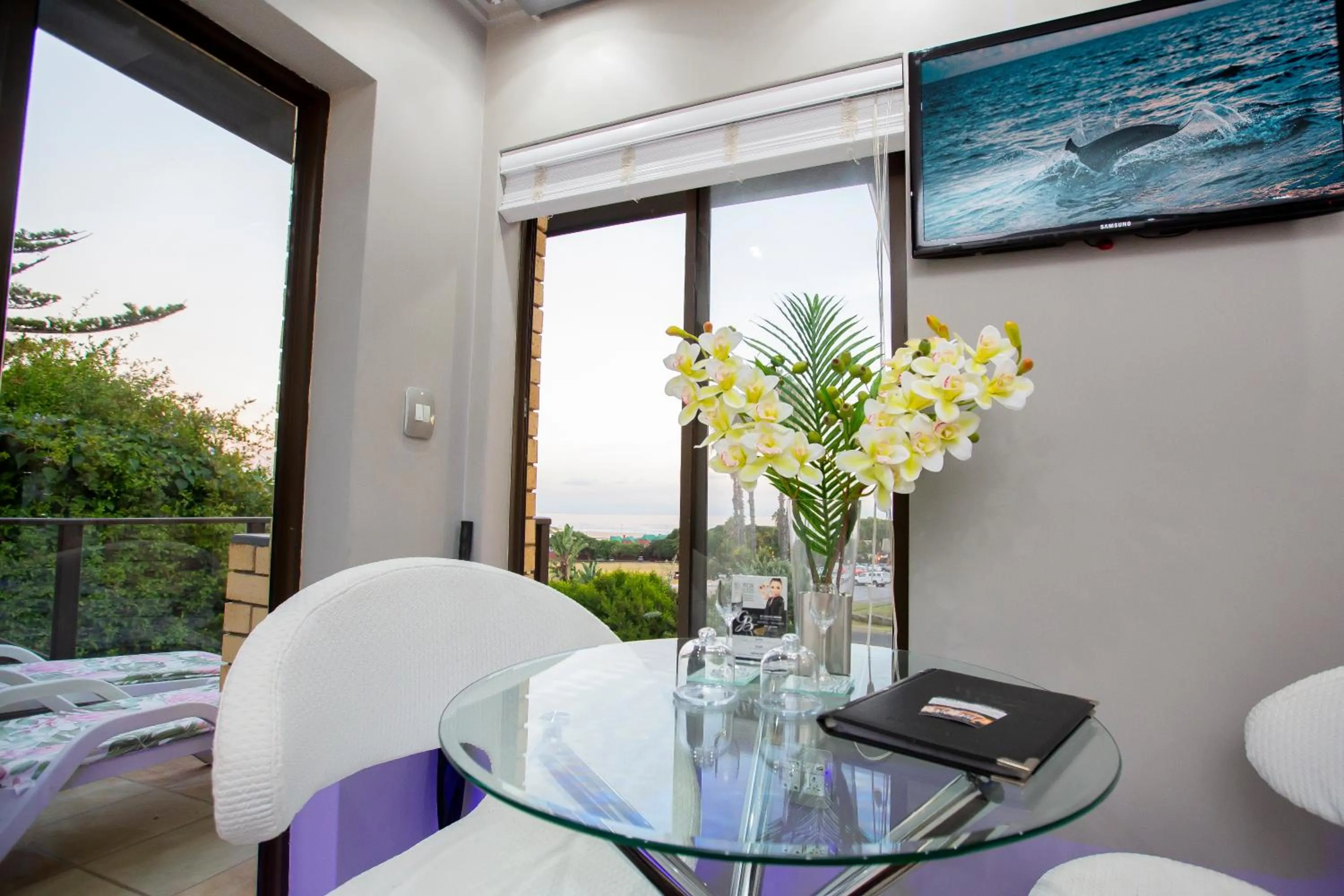 Seating area in Wilderness Waters Boutique Suites - Adults Only