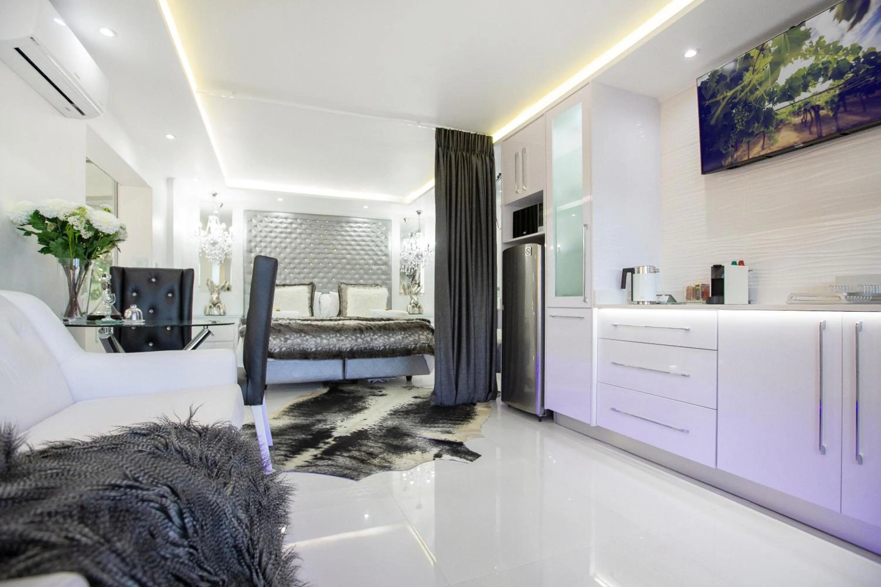 Bed in Wilderness Waters Boutique Suites - Adults Only