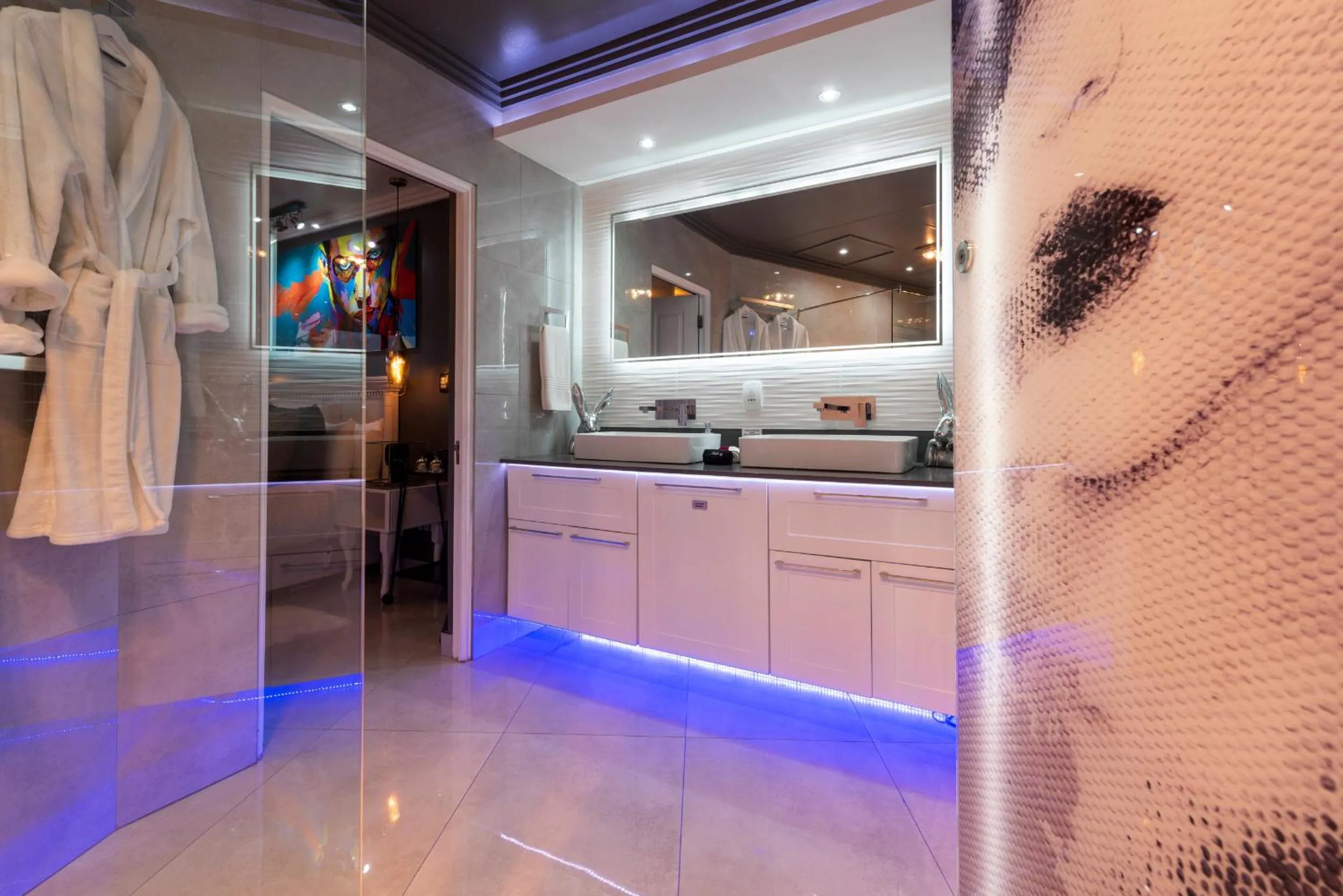 Bathroom in Wilderness Waters Boutique Suites - Adults Only