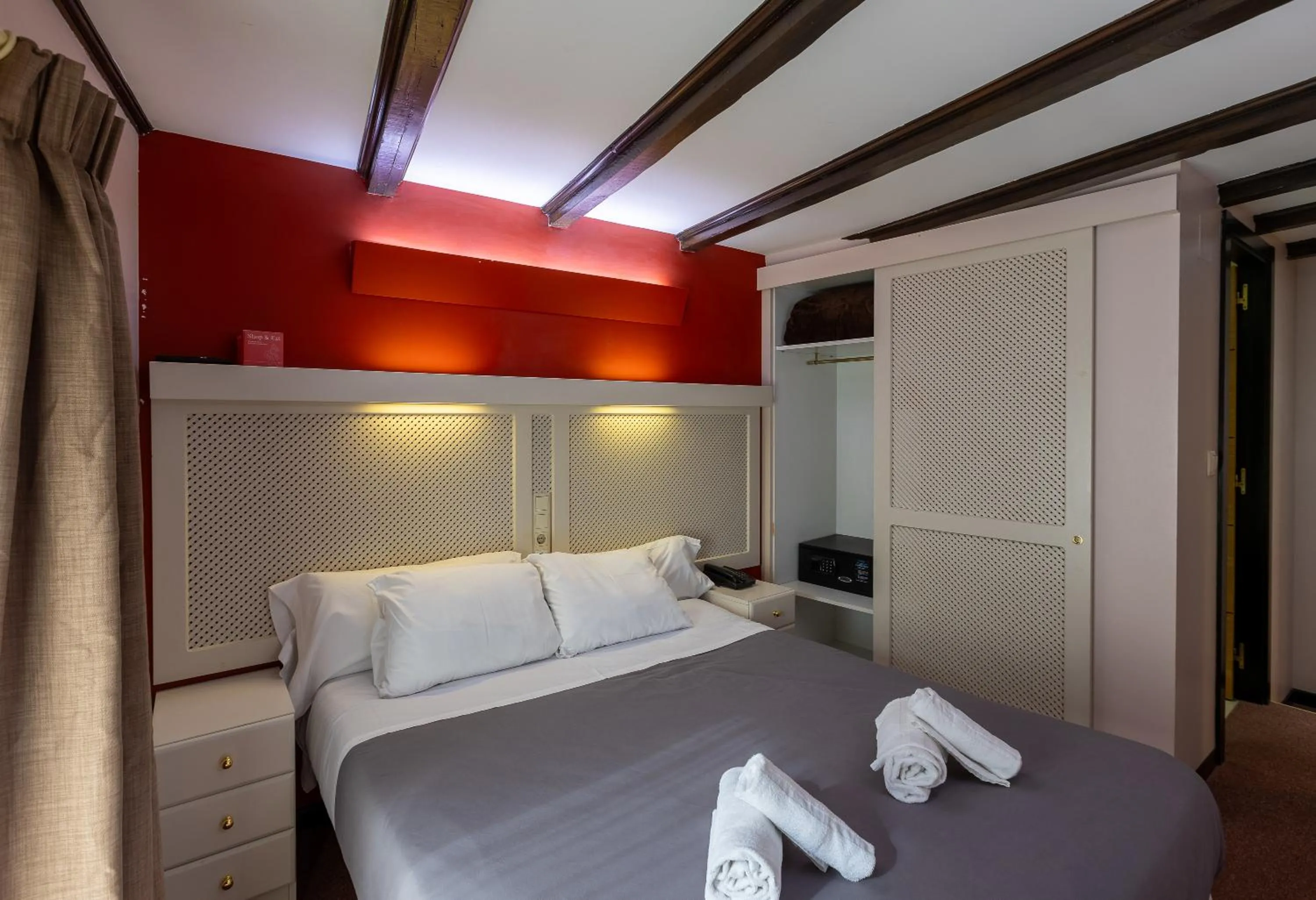 Bed in Hotel Micolau