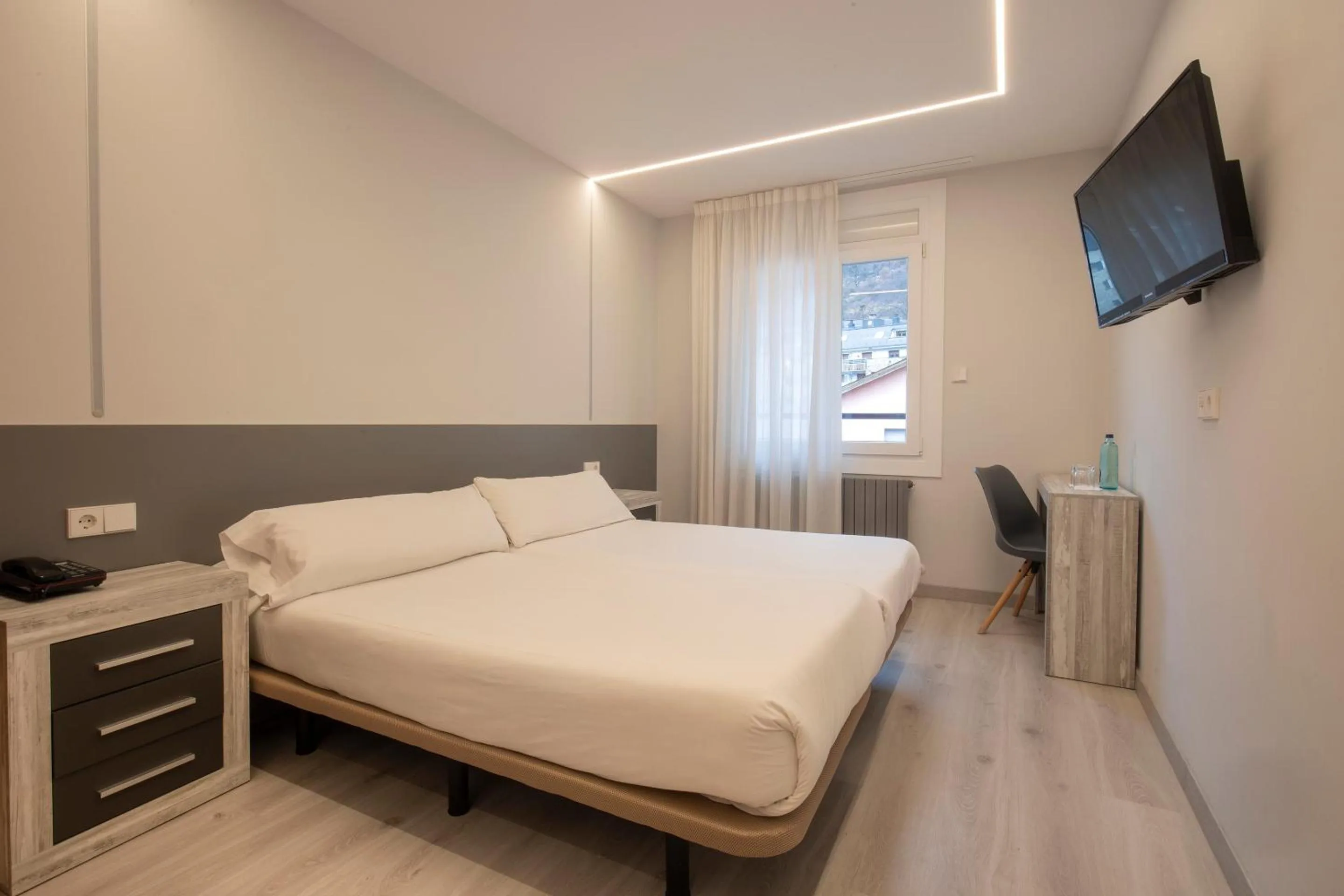 Bedroom, Bed in Hotel Oros by Nexta