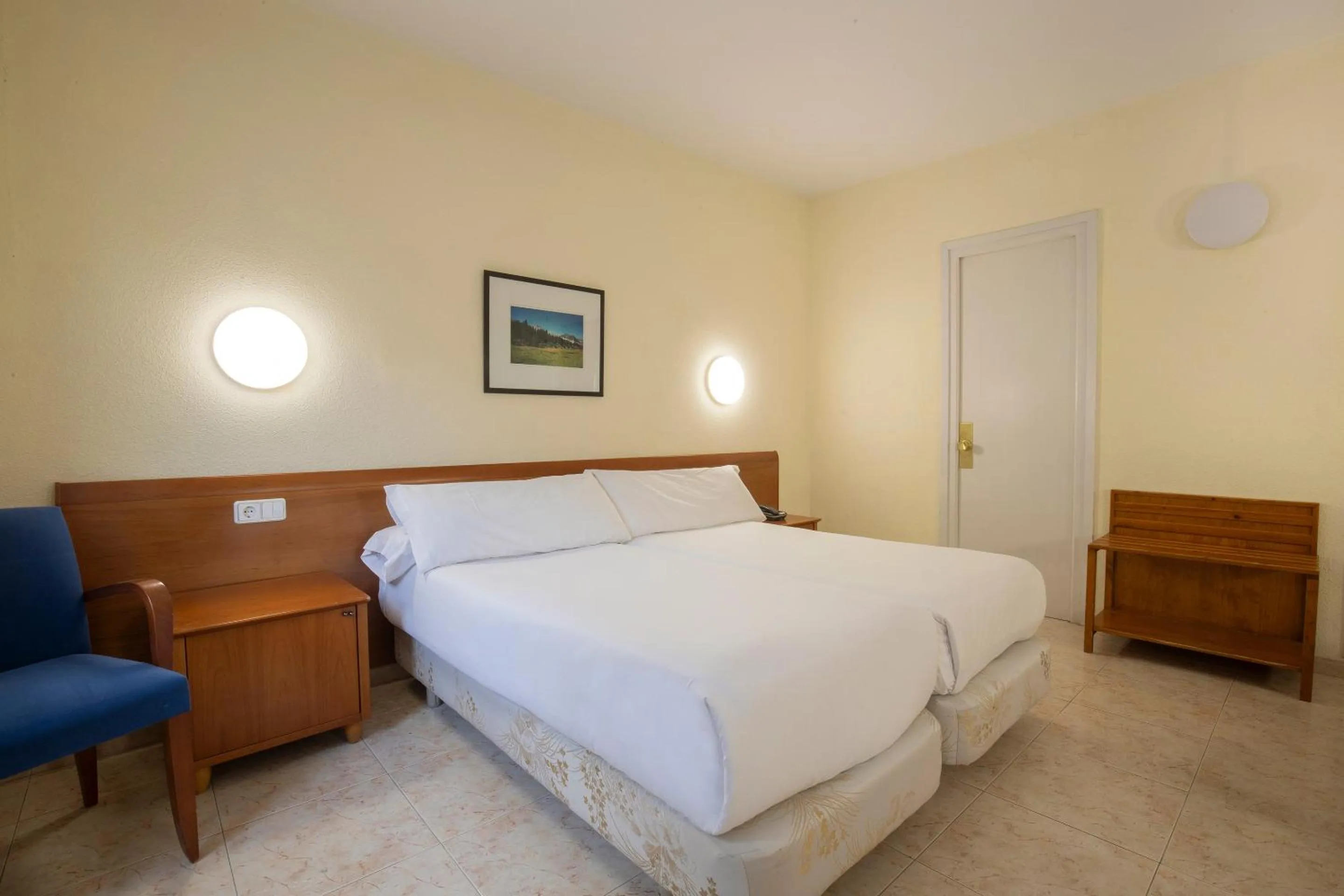 Bedroom, Bed in Hotel Oros by Nexta