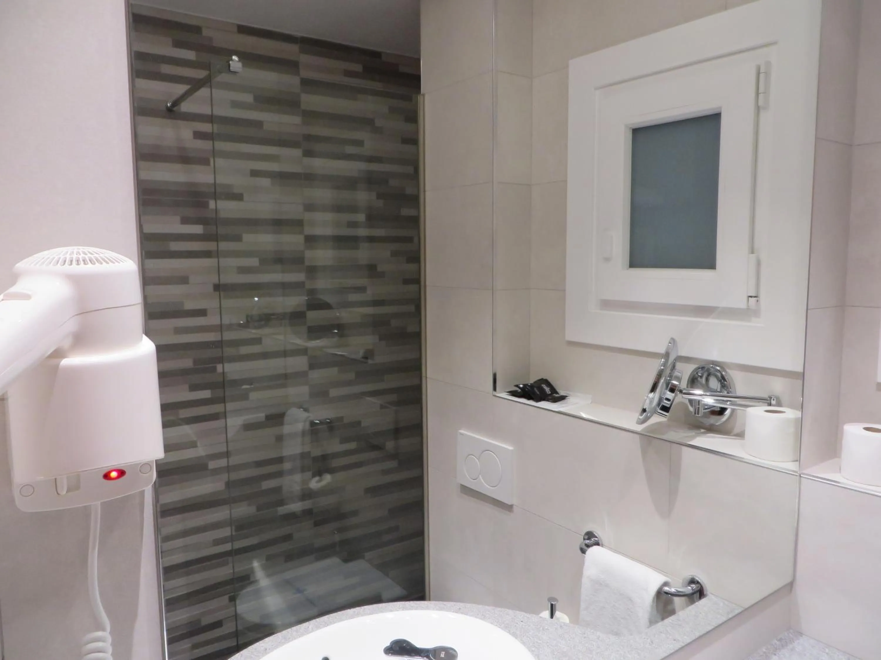 Bathroom in Evenia Oros