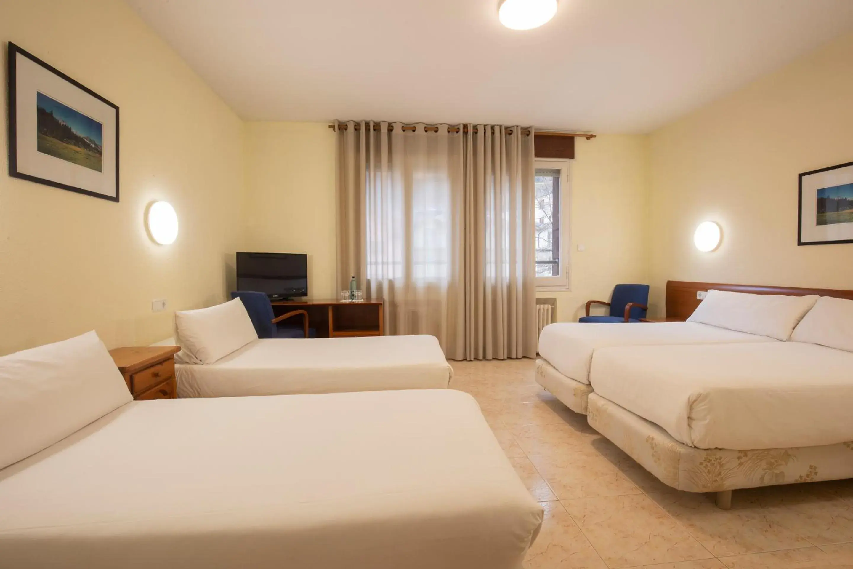 Bedroom, Bed in Hotel Oros by Nexta Bedroom, Bed in Hotel Oros by Nexta