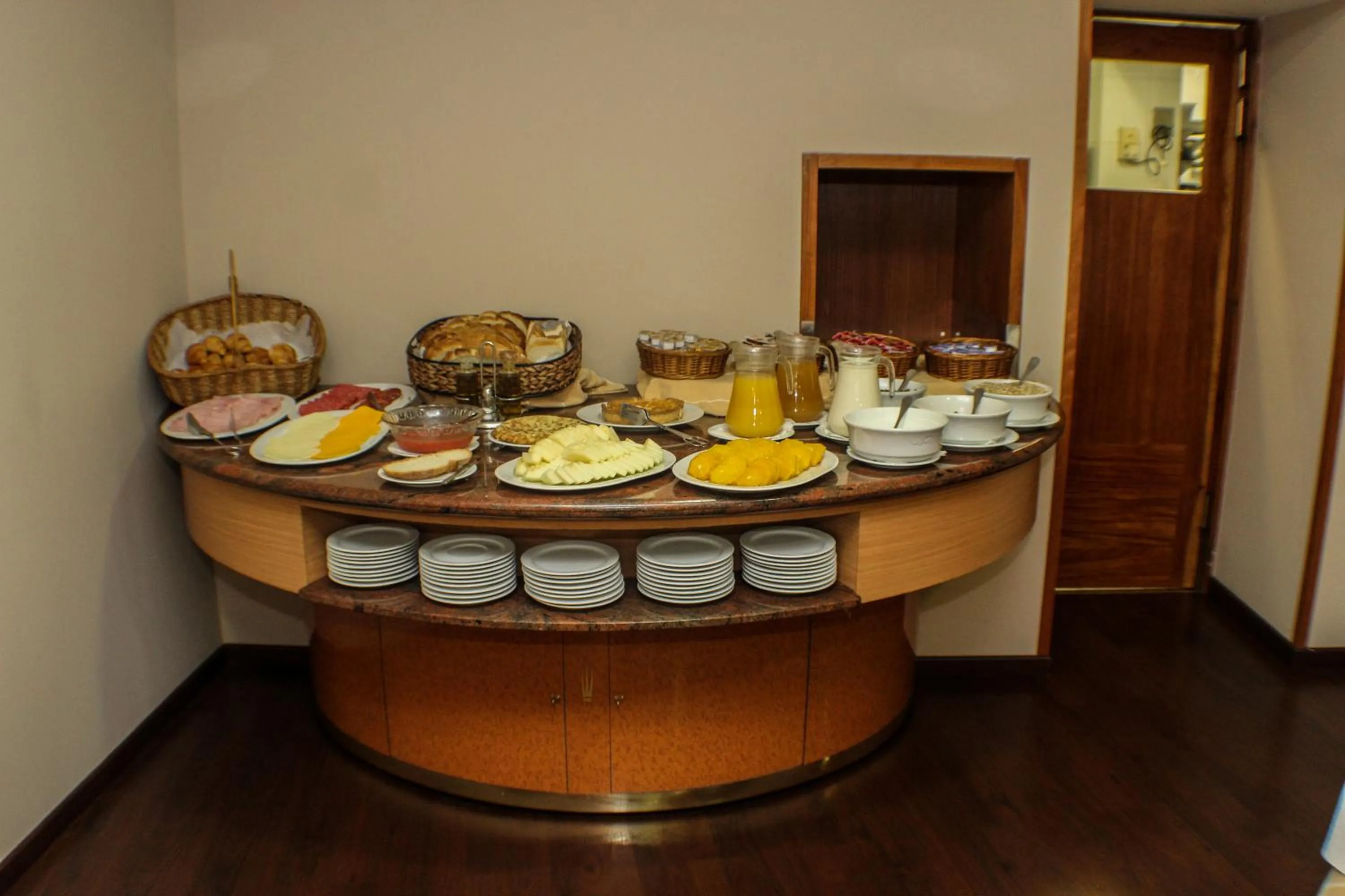 Restaurant/places to eat in Evenia Oros