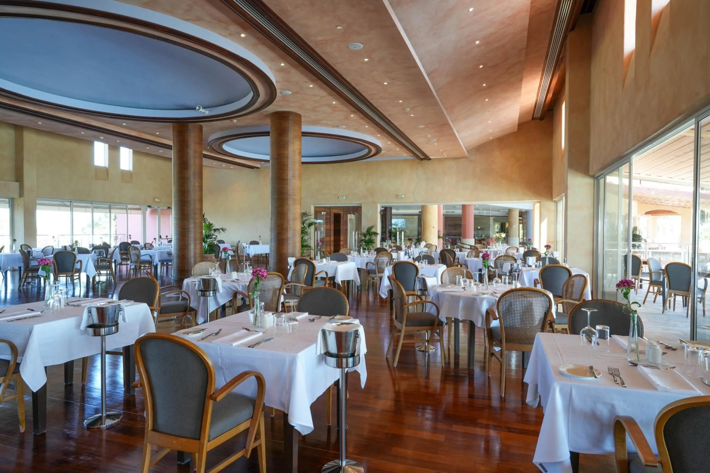 Restaurant/places to eat in Thalassa Boutique Hotel & Spa