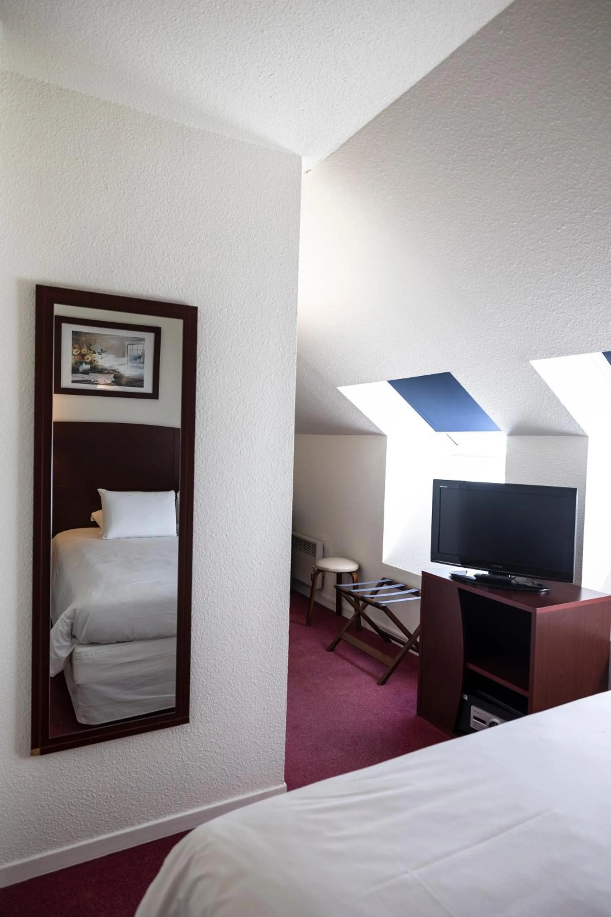 Bedroom, Bed in Kyriad Chateauroux