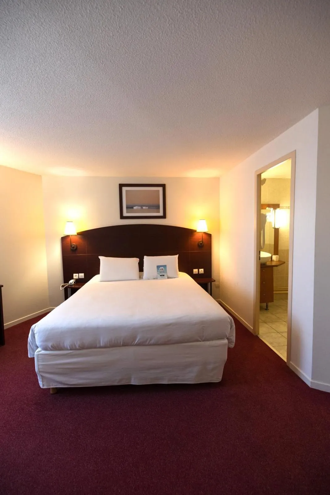 Bedroom, Bed in Kyriad Chateauroux