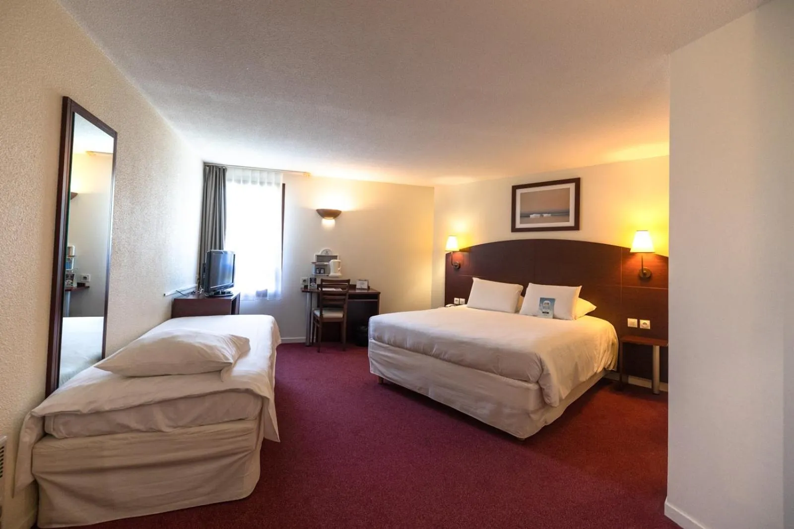 Photo of the whole room, Bed in Kyriad Chateauroux