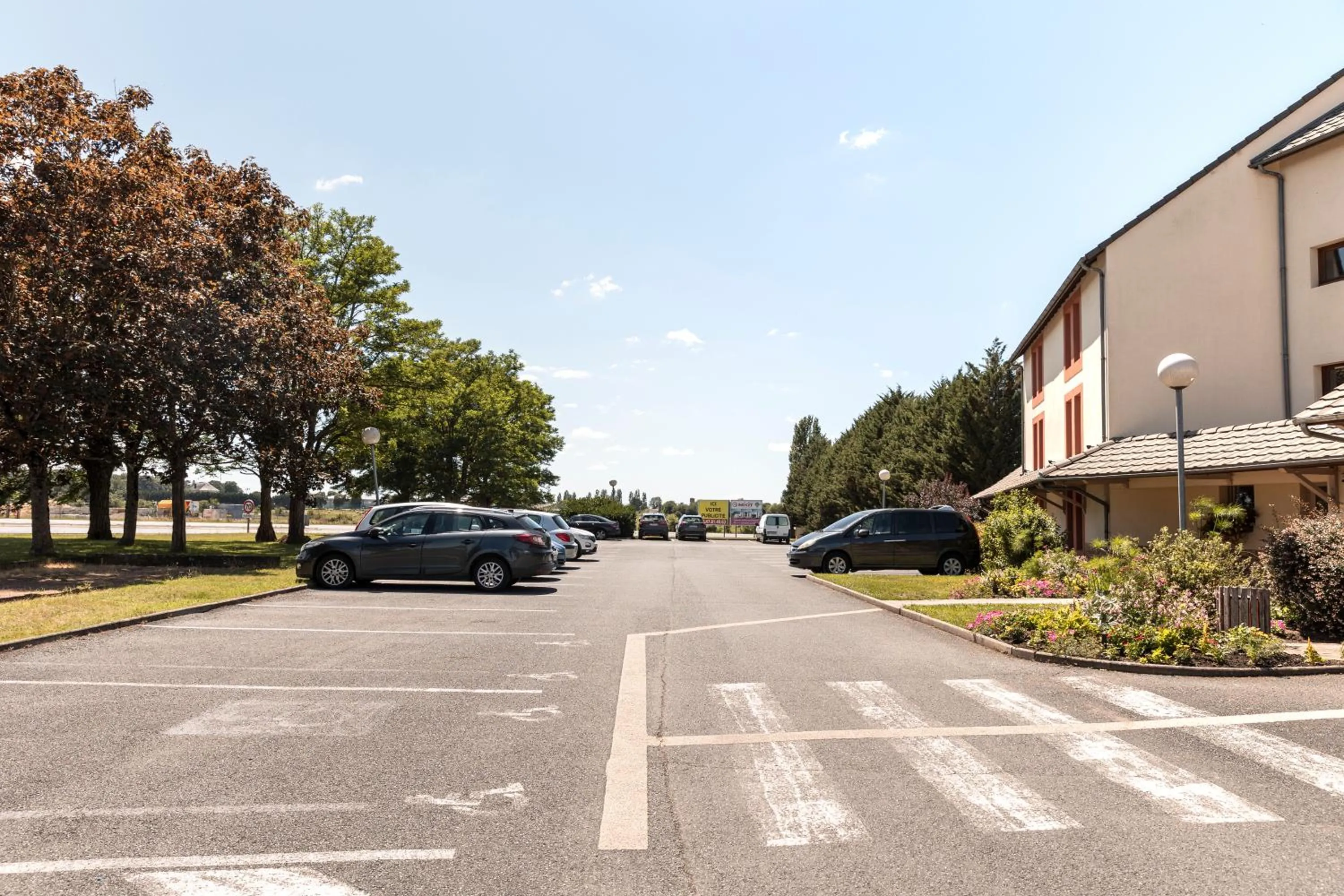 Parking in Kyriad Chateauroux