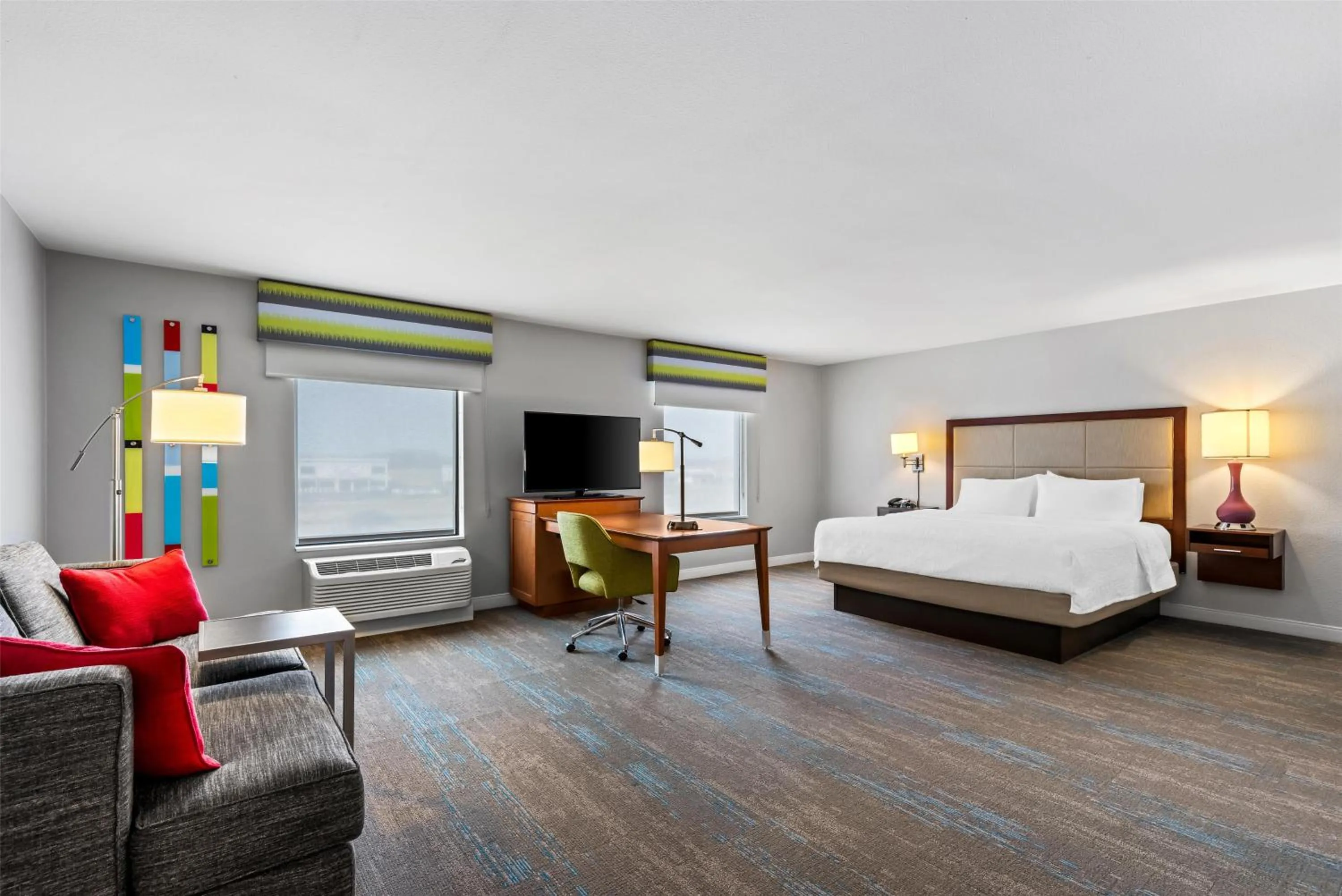 Living room, Bed in Hampton Inn Fond du Lac