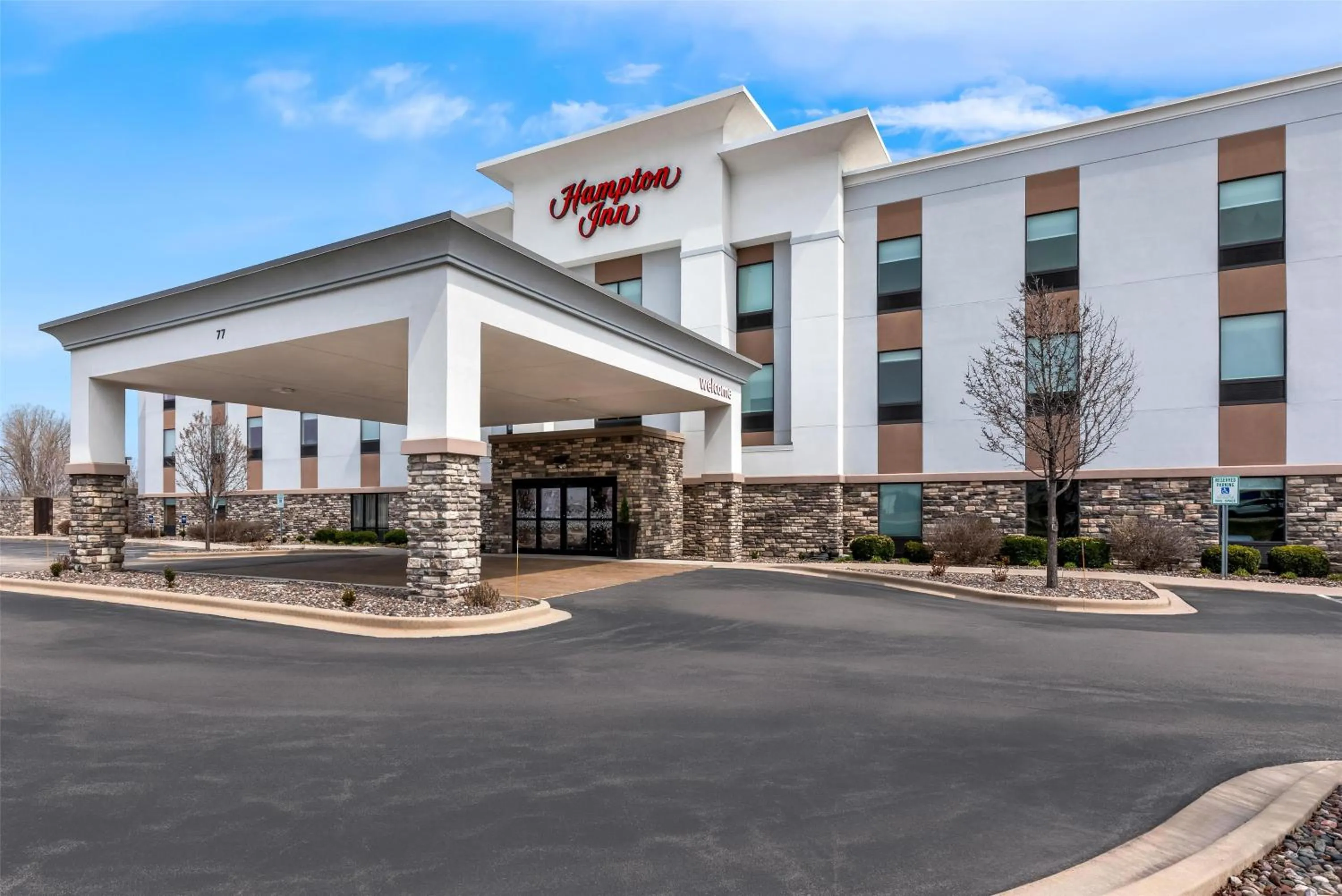 Property building in Hampton Inn Fond du Lac
