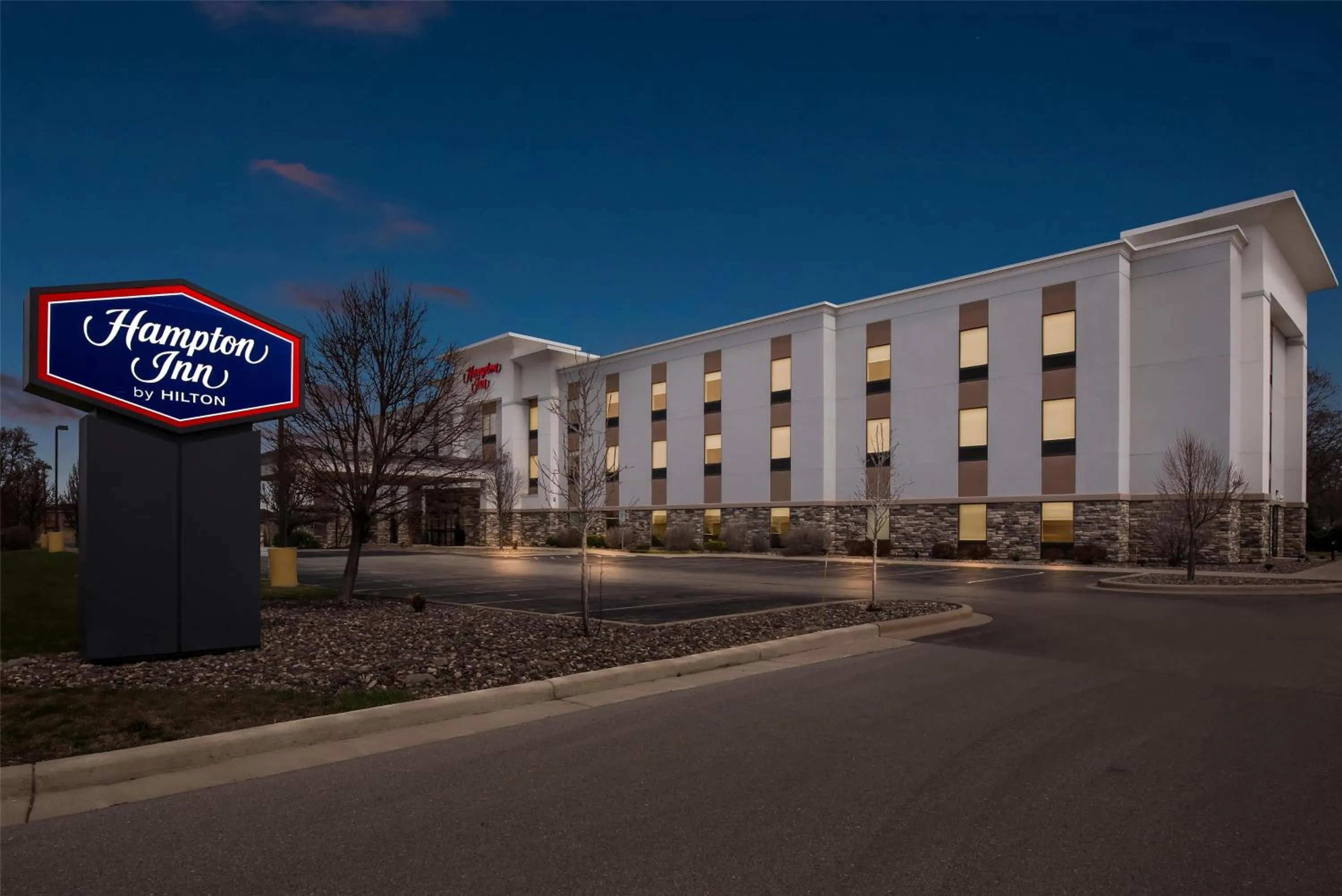 Property building in Hampton Inn Fond du Lac