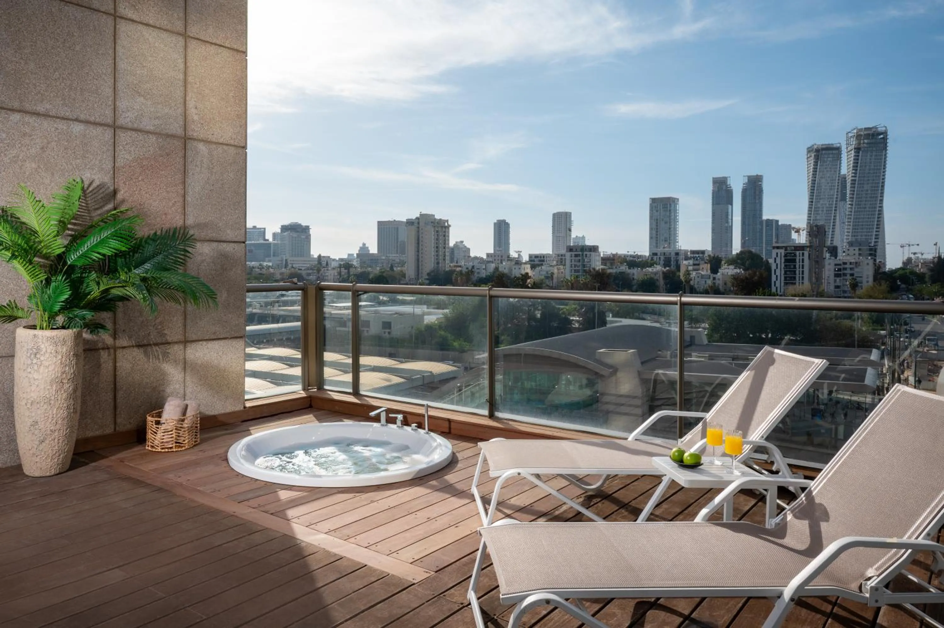 Hot Tub in Leonardo Plaza City Tower Tel Aviv